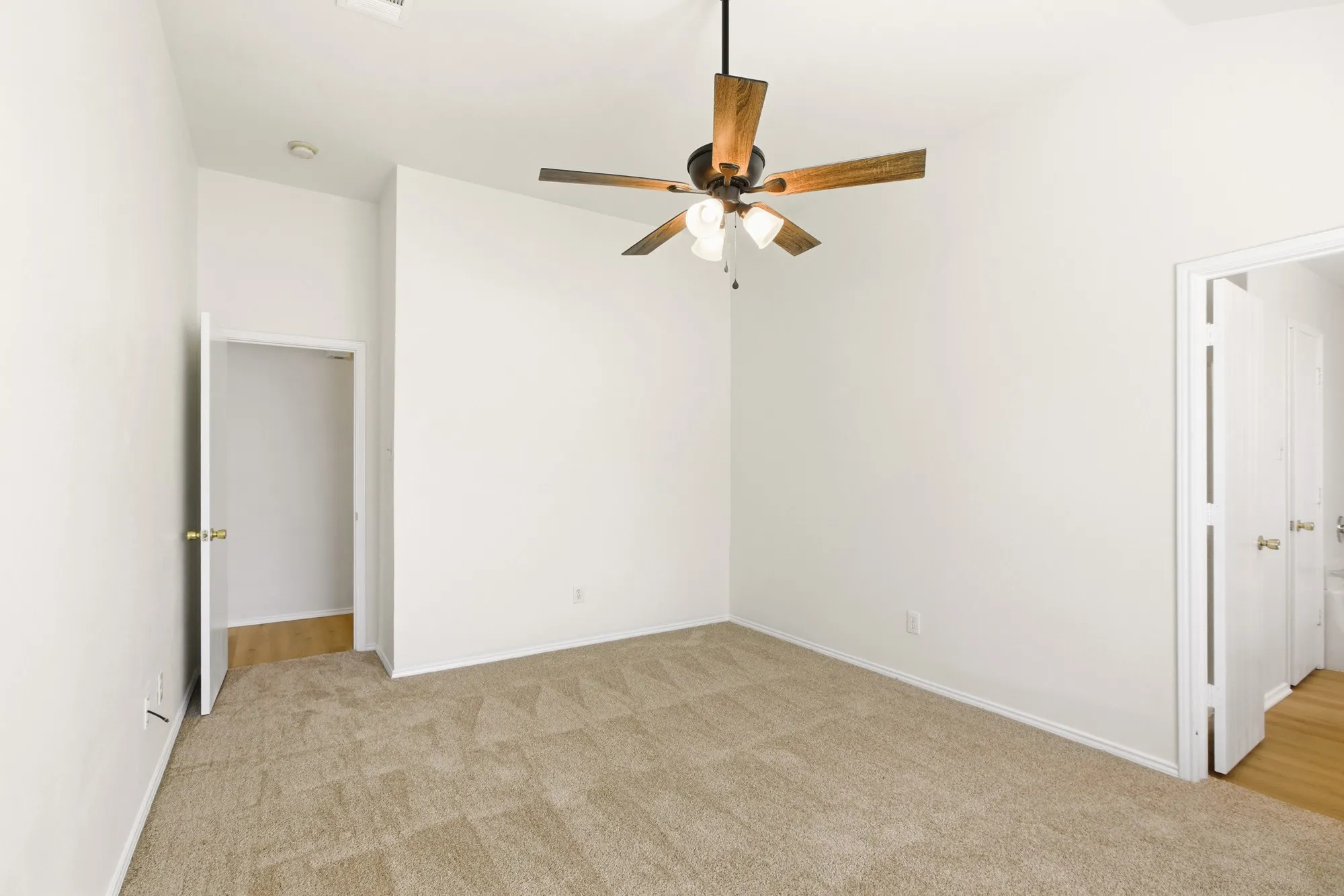 Single Family Residence For Sale in Kaufman County , 311 S Chestnut Street, Forney, Texas 75126, 3 Bedroom, 2 Bathroom, 2 Garage spaces, 1,392 Sqft, built in 2002, Preowned, mls#21260881, Real Estate Agent in Forney, Homes For Sale in Kaufman county, Homes For Sale in Forney, Realtor in Forney Texas, Real Estate Brokerage Independent Realty Texas, Luminita Cordes Realtor