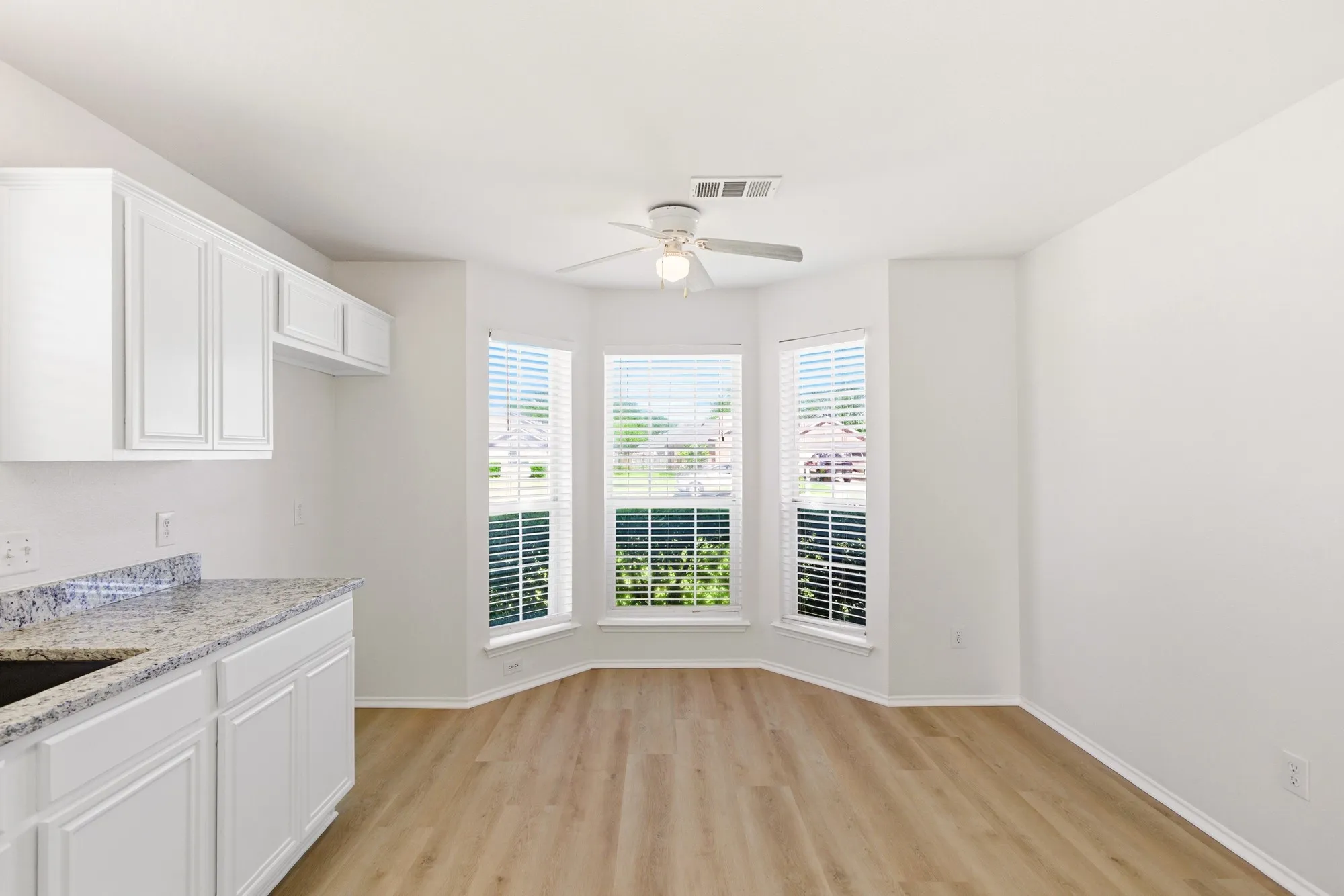 Single Family Residence For Sale in Kaufman County , 311 S Chestnut Street, Forney, Texas 75126, 3 Bedroom, 2 Bathroom, 2 Garage spaces, 1,392 Sqft, built in 2002, Preowned, mls#21260881, Real Estate Agent in Forney, Homes For Sale in Kaufman county, Homes For Sale in Forney, Realtor in Forney Texas, Real Estate Brokerage Independent Realty Texas, Luminita Cordes Realtor