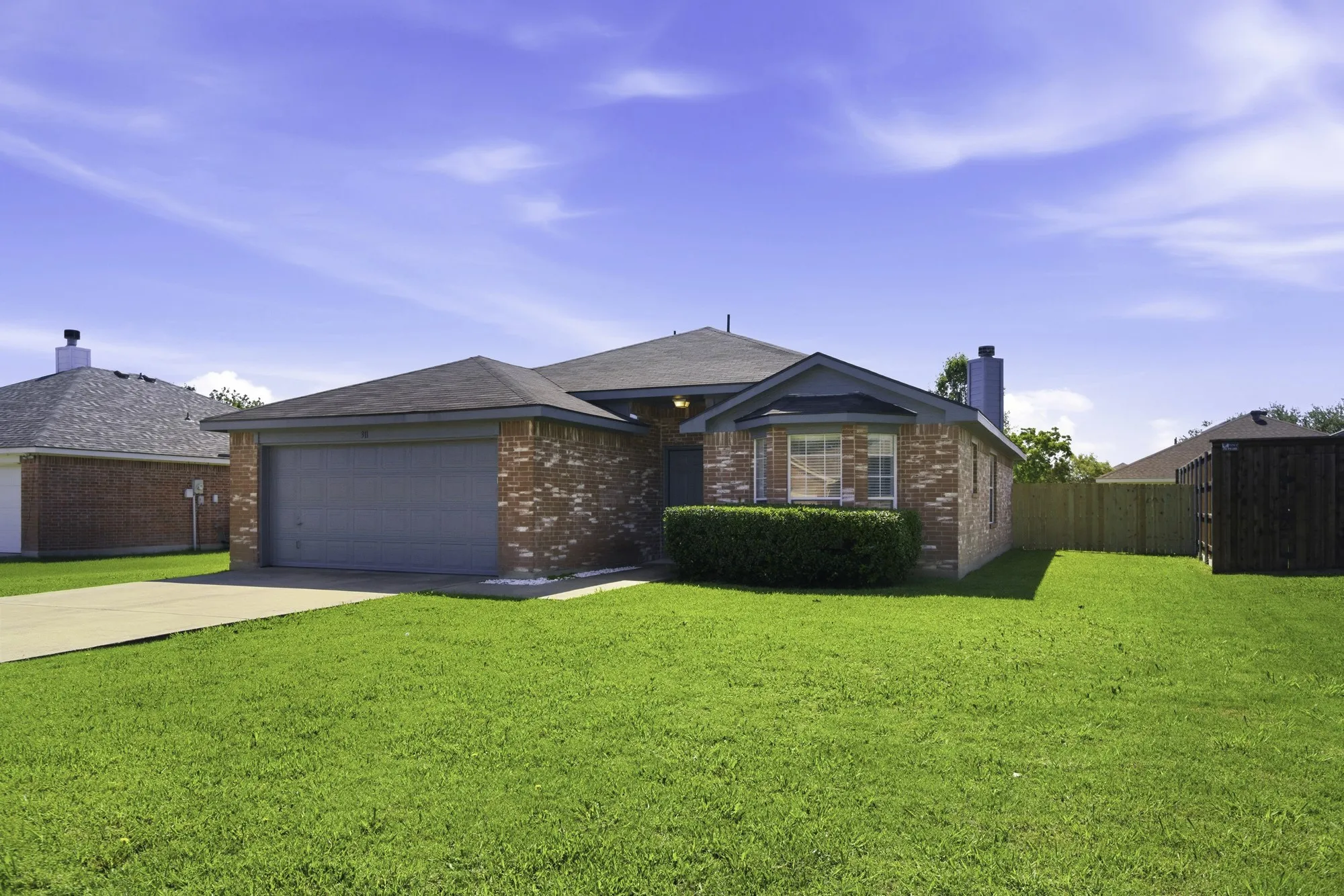 Single Family Residence For Sale in Kaufman County , 311 S Chestnut Street, Forney, Texas 75126, 3 Bedroom, 2 Bathroom, 2 Garage spaces, 1,392 Sqft, built in 2002, Preowned, mls#21260881, Real Estate Agent in Forney, Homes For Sale in Kaufman county, Homes For Sale in Forney, Realtor in Forney Texas, Real Estate Brokerage Independent Realty Texas, Luminita Cordes Realtor