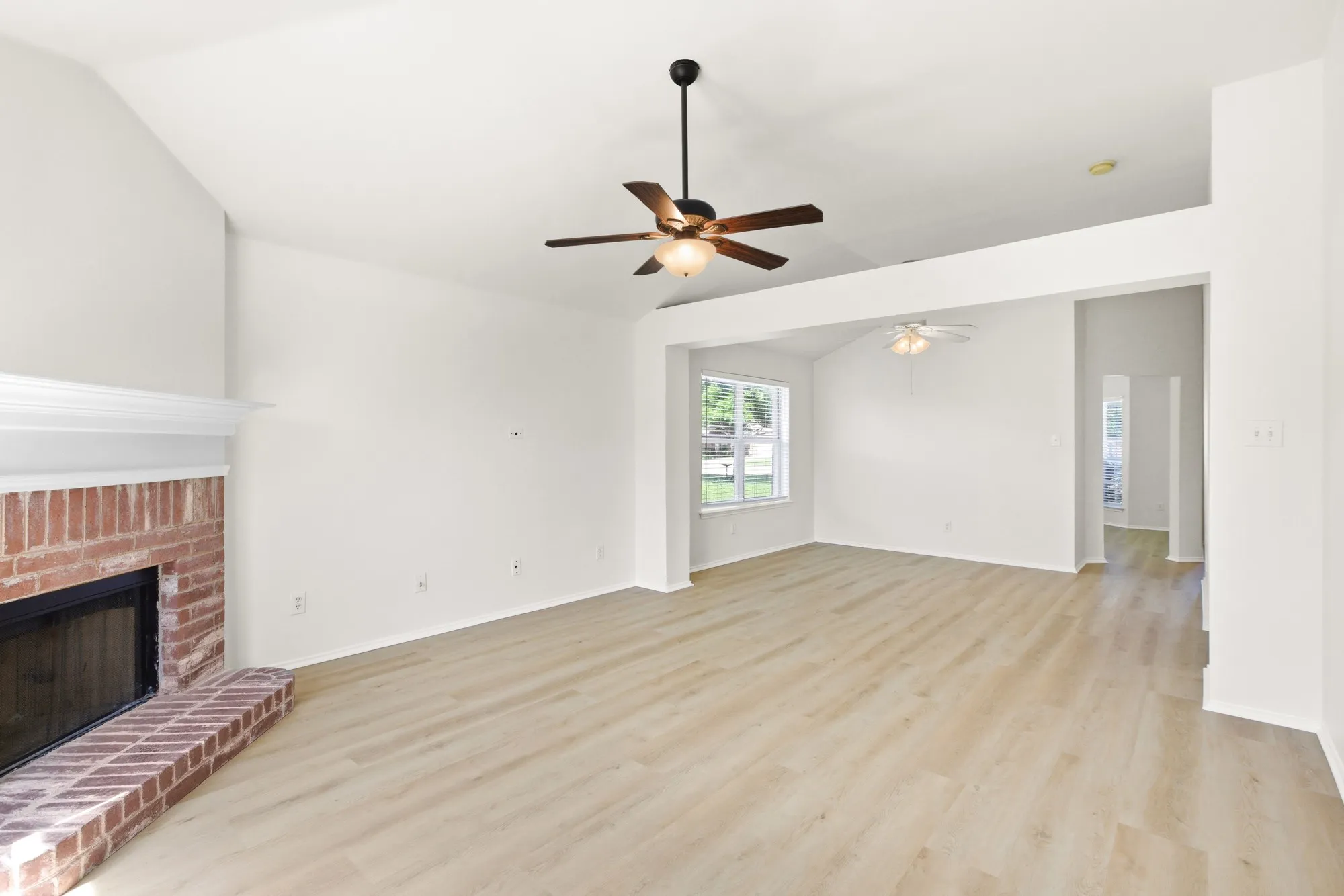 Single Family Residence For Sale in Kaufman County , 311 S Chestnut Street, Forney, Texas 75126, 3 Bedroom, 2 Bathroom, 2 Garage spaces, 1,392 Sqft, built in 2002, Preowned, mls#21260881, Real Estate Agent in Forney, Homes For Sale in Kaufman county, Homes For Sale in Forney, Realtor in Forney Texas, Real Estate Brokerage Independent Realty Texas, Luminita Cordes Realtor