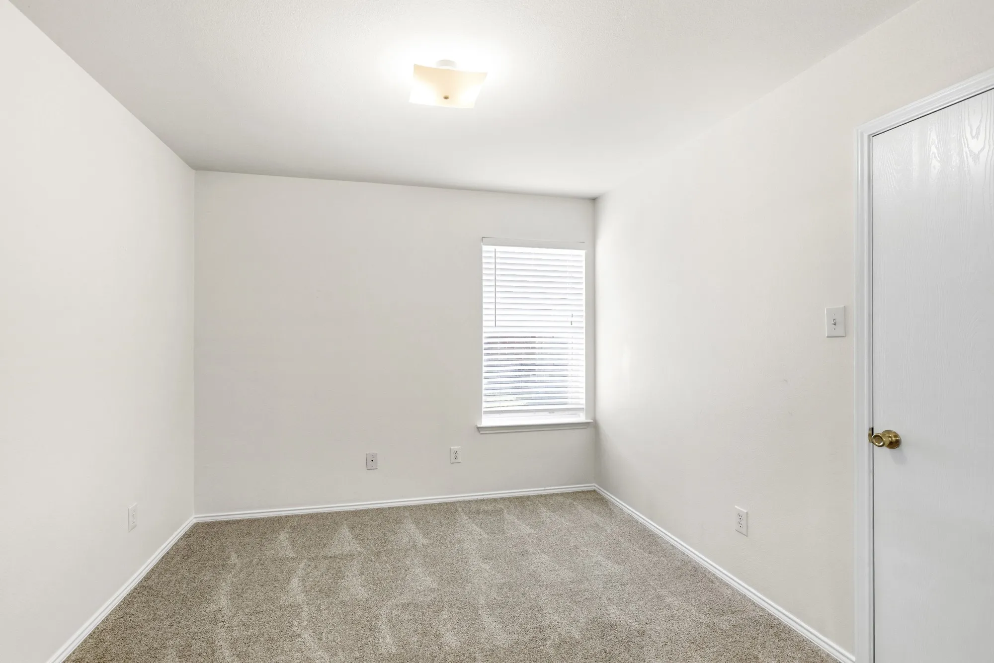 Single Family Residence For Sale in Kaufman County , 311 S Chestnut Street, Forney, Texas 75126, 3 Bedroom, 2 Bathroom, 2 Garage spaces, 1,392 Sqft, built in 2002, Preowned, mls#21260881, Real Estate Agent in Forney, Homes For Sale in Kaufman county, Homes For Sale in Forney, Realtor in Forney Texas, Real Estate Brokerage Independent Realty Texas, Luminita Cordes Realtor
