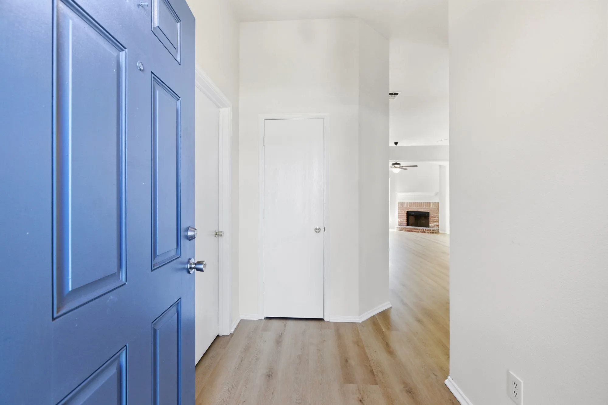 Single Family Residence For Sale in Kaufman County , 311 S Chestnut Street, Forney, Texas 75126, 3 Bedroom, 2 Bathroom, 2 Garage spaces, 1,392 Sqft, built in 2002, Preowned, mls#21260881, Real Estate Agent in Forney, Homes For Sale in Kaufman county, Homes For Sale in Forney, Realtor in Forney Texas, Real Estate Brokerage Independent Realty Texas, Luminita Cordes Realtor