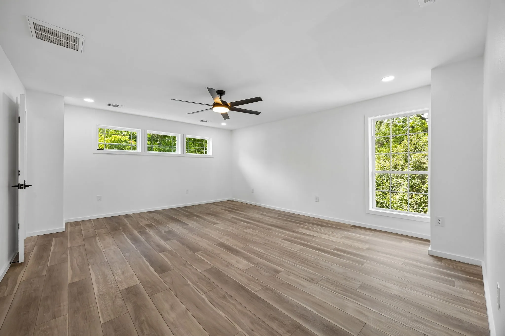 Single Family Residence For Sale in Dallas County , 1011 S Waverly Drive, Dallas, Texas 75208, 5 Bedroom, 4 Bathroom, Garage spaces, 3,506 Sqft, built in 2022, New Construction - Complete, mls#21256071, Real Estate Agent in Dallas, Homes For Sale in Dallas county, Homes For Sale in Dallas, Realtor in Dallas Texas, Real Estate Brokerage Independent Realty Texas, Luminita Cordes Realtor
