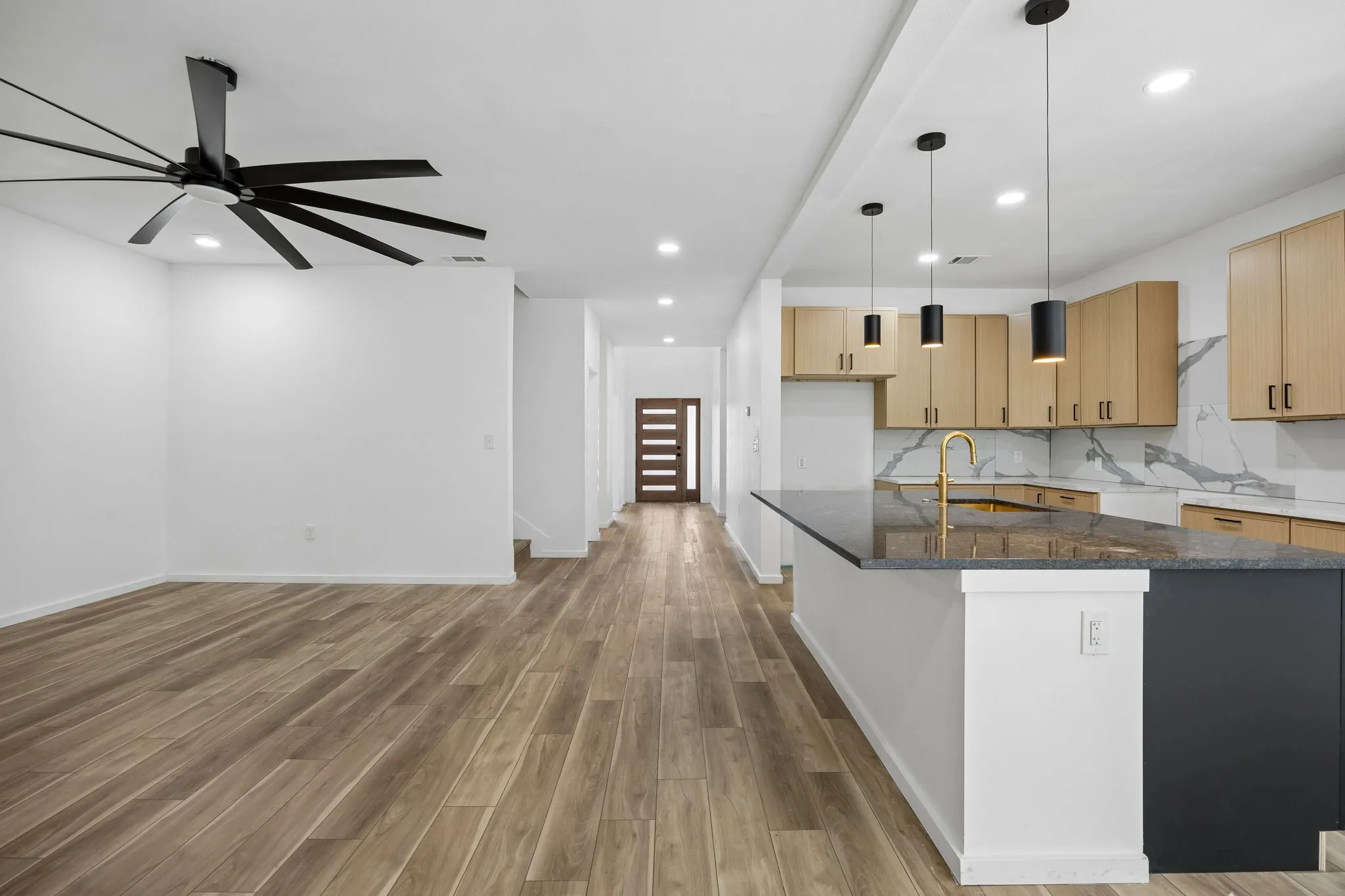 Single Family Residence For Sale in Dallas County , 1011 S Waverly Drive, Dallas, Texas 75208, 5 Bedroom, 4 Bathroom, Garage spaces, 3,506 Sqft, built in 2022, New Construction - Complete, mls#21256071, Real Estate Agent in Dallas, Homes For Sale in Dallas county, Homes For Sale in Dallas, Realtor in Dallas Texas, Real Estate Brokerage Independent Realty Texas, Luminita Cordes Realtor