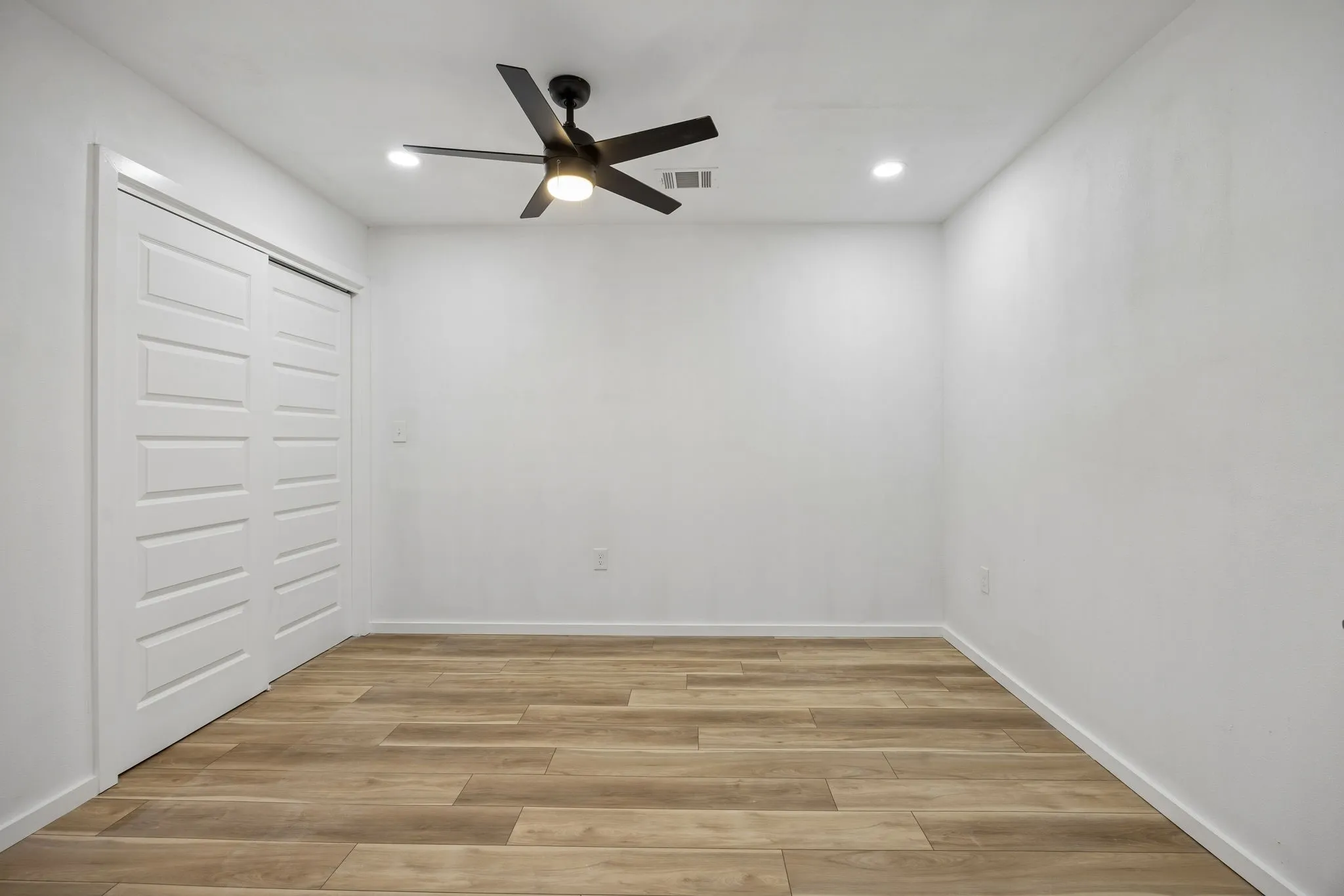 Single Family Residence For Sale in Dallas County , 1011 S Waverly Drive, Dallas, Texas 75208, 5 Bedroom, 4 Bathroom, Garage spaces, 3,506 Sqft, built in 2022, New Construction - Complete, mls#21256071, Real Estate Agent in Dallas, Homes For Sale in Dallas county, Homes For Sale in Dallas, Realtor in Dallas Texas, Real Estate Brokerage Independent Realty Texas, Luminita Cordes Realtor