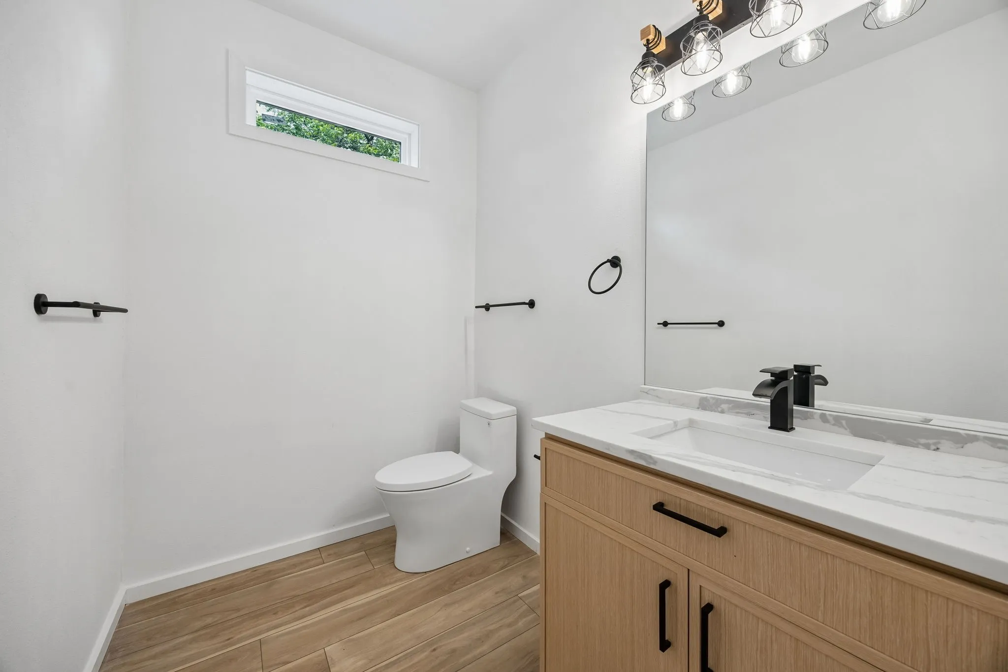 Single Family Residence For Sale in Dallas County , 1011 S Waverly Drive, Dallas, Texas 75208, 5 Bedroom, 4 Bathroom, Garage spaces, 3,506 Sqft, built in 2022, New Construction - Complete, mls#21256071, Real Estate Agent in Dallas, Homes For Sale in Dallas county, Homes For Sale in Dallas, Realtor in Dallas Texas, Real Estate Brokerage Independent Realty Texas, Luminita Cordes Realtor