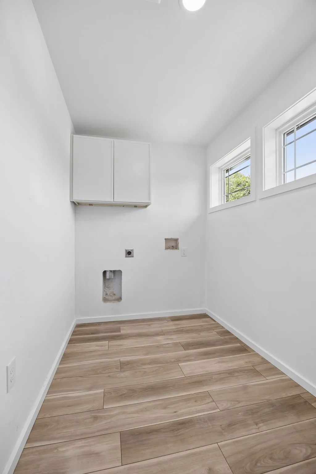 Single Family Residence For Sale in Dallas County , 1011 S Waverly Drive, Dallas, Texas 75208, 5 Bedroom, 4 Bathroom, Garage spaces, 3,506 Sqft, built in 2022, New Construction - Complete, mls#21256071, Real Estate Agent in Dallas, Homes For Sale in Dallas county, Homes For Sale in Dallas, Realtor in Dallas Texas, Real Estate Brokerage Independent Realty Texas, Luminita Cordes Realtor