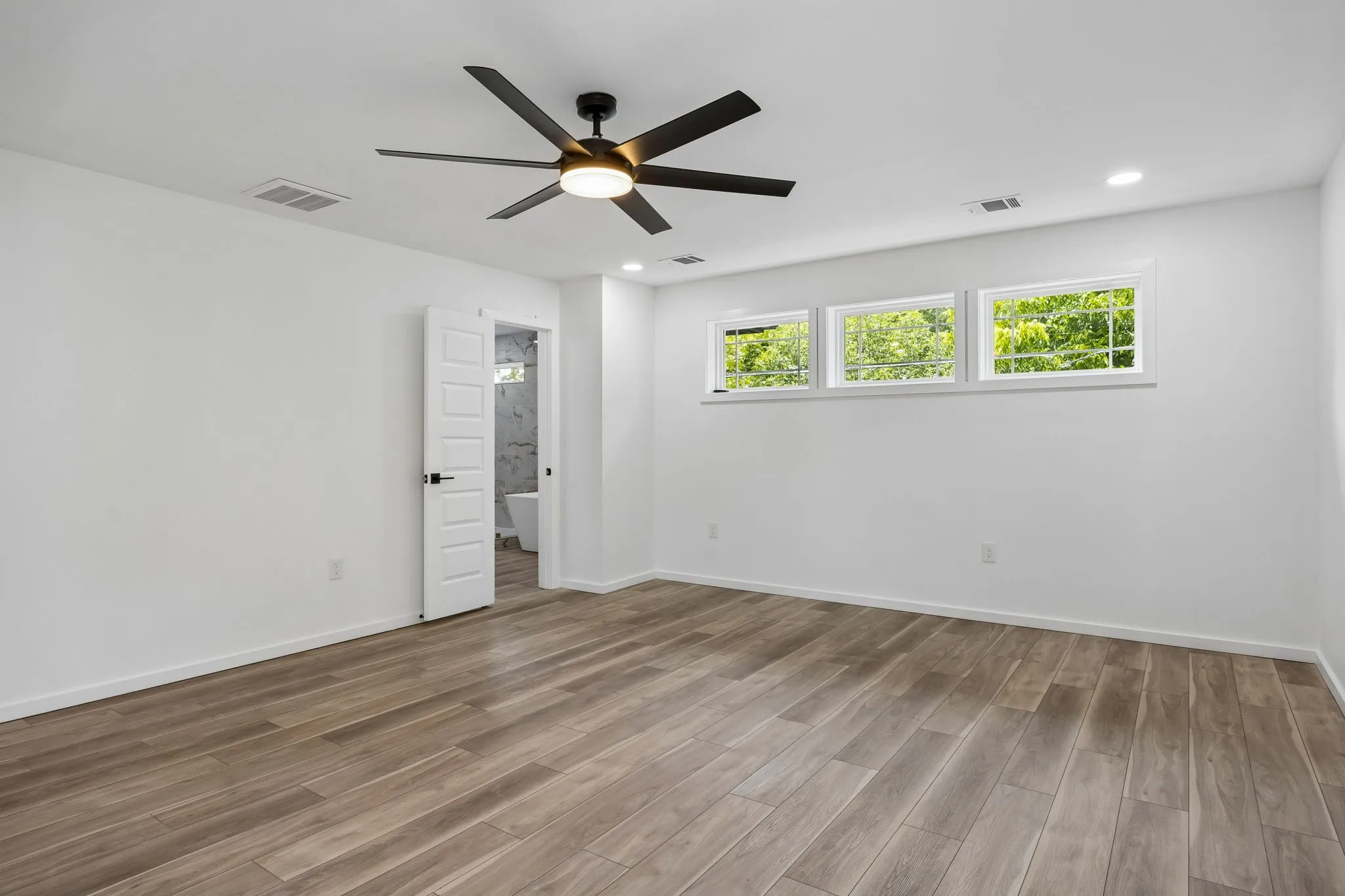 Single Family Residence For Sale in Dallas County , 1011 S Waverly Drive, Dallas, Texas 75208, 5 Bedroom, 4 Bathroom, Garage spaces, 3,506 Sqft, built in 2022, New Construction - Complete, mls#21256071, Real Estate Agent in Dallas, Homes For Sale in Dallas county, Homes For Sale in Dallas, Realtor in Dallas Texas, Real Estate Brokerage Independent Realty Texas, Luminita Cordes Realtor