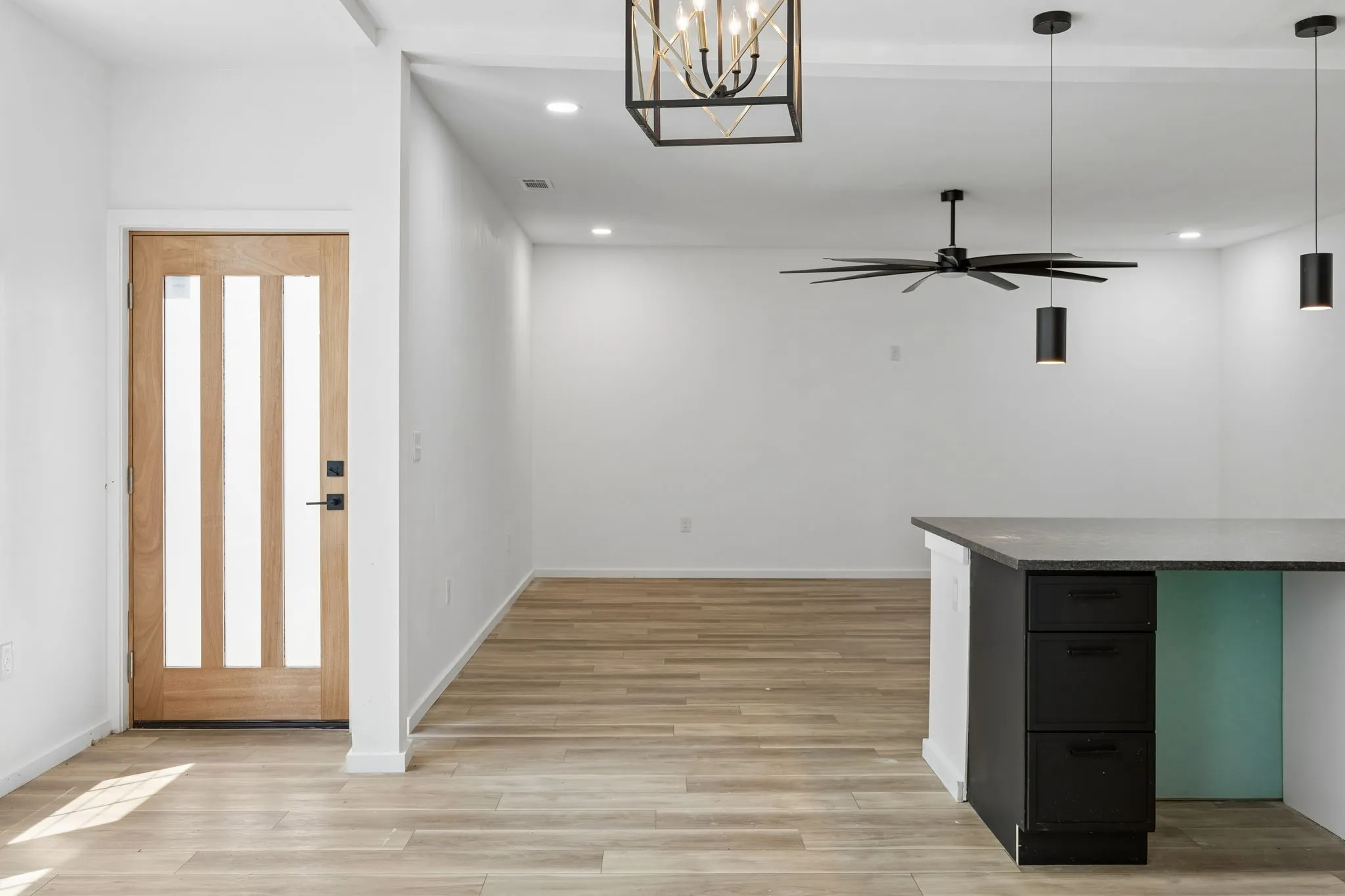 Single Family Residence For Sale in Dallas County , 1011 S Waverly Drive, Dallas, Texas 75208, 5 Bedroom, 4 Bathroom, Garage spaces, 3,506 Sqft, built in 2022, New Construction - Complete, mls#21256071, Real Estate Agent in Dallas, Homes For Sale in Dallas county, Homes For Sale in Dallas, Realtor in Dallas Texas, Real Estate Brokerage Independent Realty Texas, Luminita Cordes Realtor