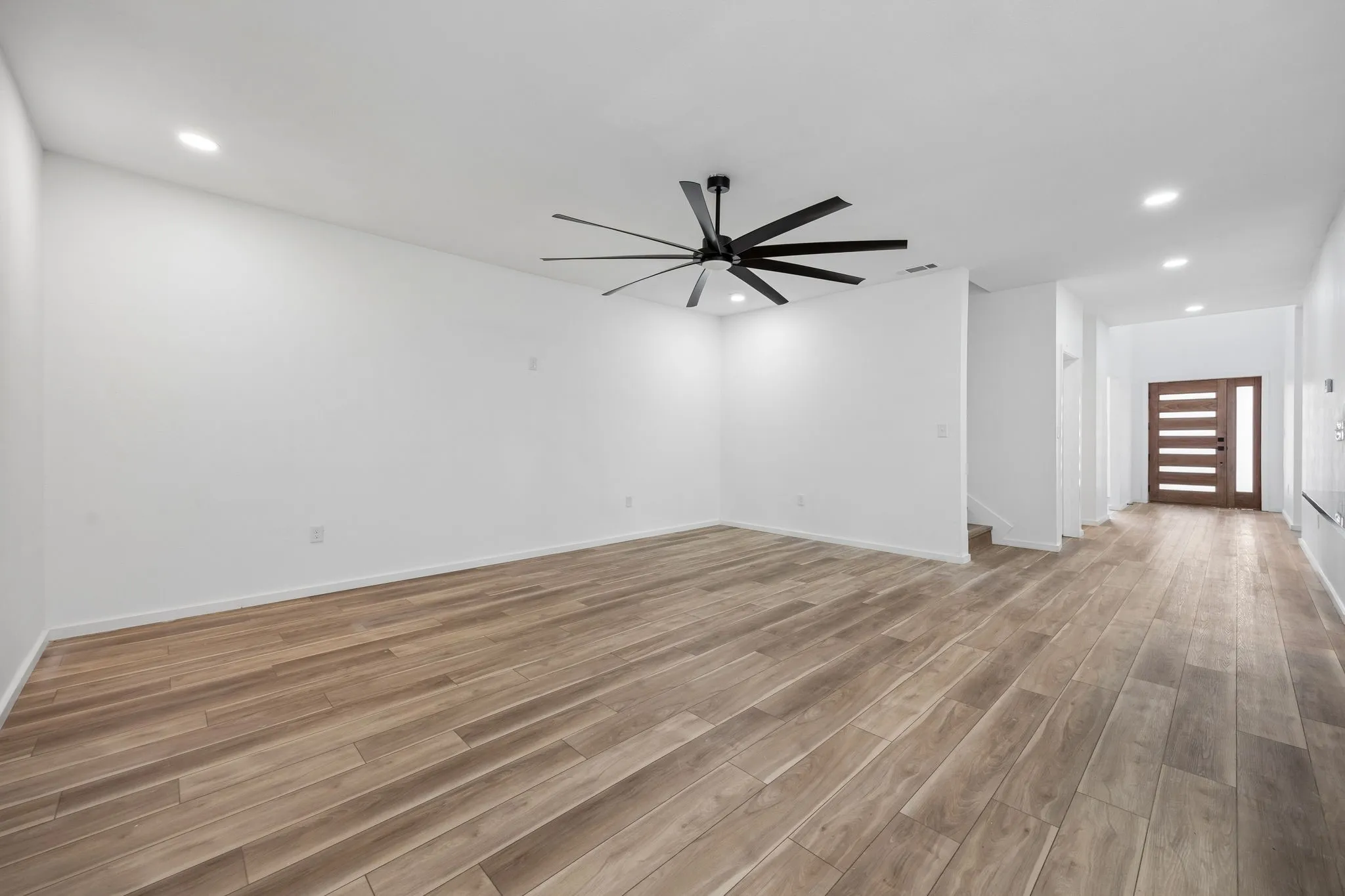 Single Family Residence For Sale in Dallas County , 1011 S Waverly Drive, Dallas, Texas 75208, 5 Bedroom, 4 Bathroom, Garage spaces, 3,506 Sqft, built in 2022, New Construction - Complete, mls#21256071, Real Estate Agent in Dallas, Homes For Sale in Dallas county, Homes For Sale in Dallas, Realtor in Dallas Texas, Real Estate Brokerage Independent Realty Texas, Luminita Cordes Realtor