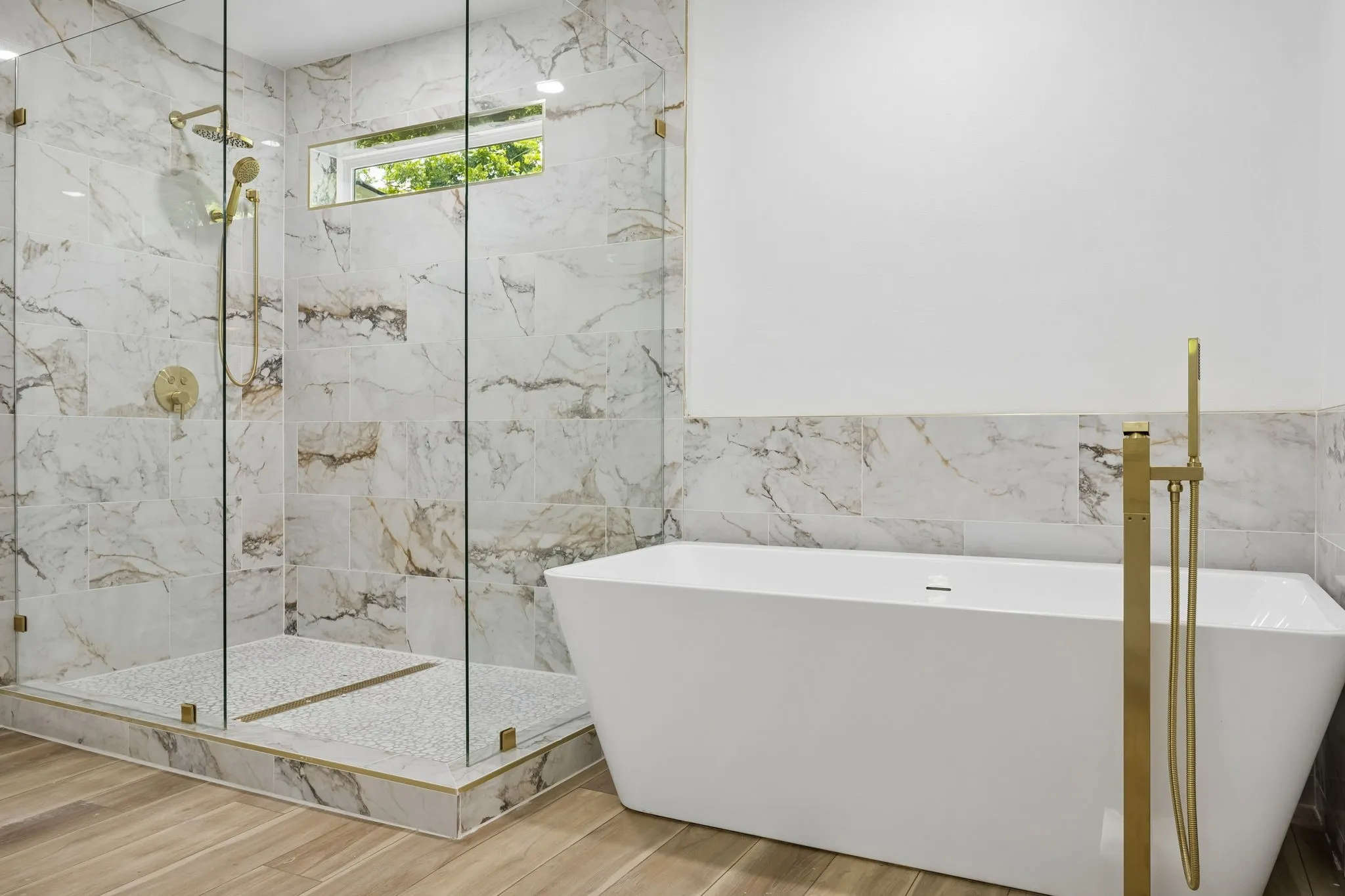 Single Family Residence For Sale in Dallas County , 1011 S Waverly Drive, Dallas, Texas 75208, 5 Bedroom, 4 Bathroom, Garage spaces, 3,506 Sqft, built in 2022, New Construction - Complete, mls#21256071, Real Estate Agent in Dallas, Homes For Sale in Dallas county, Homes For Sale in Dallas, Realtor in Dallas Texas, Real Estate Brokerage Independent Realty Texas, Luminita Cordes Realtor