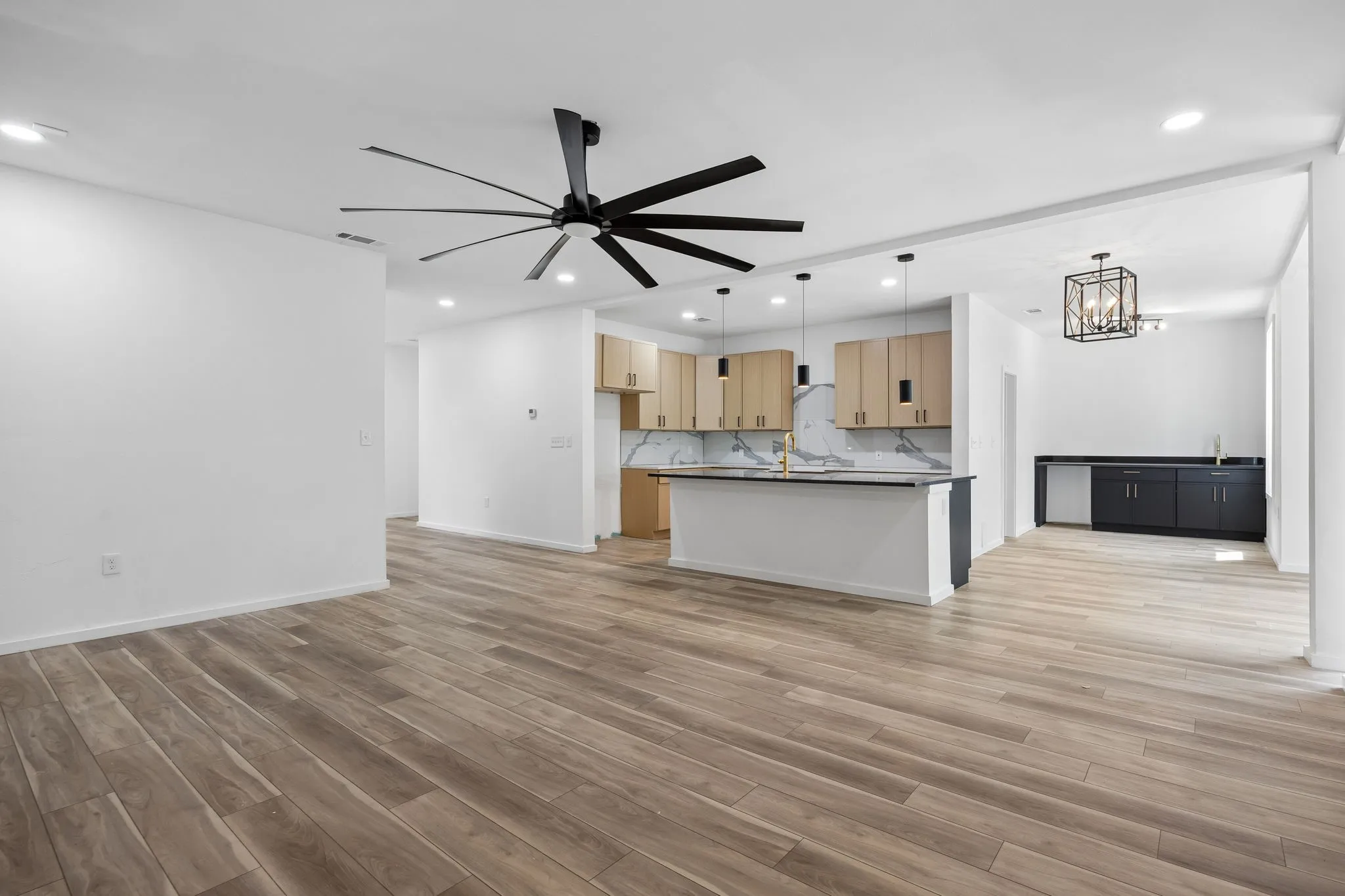 Single Family Residence For Sale in Dallas County , 1011 S Waverly Drive, Dallas, Texas 75208, 5 Bedroom, 4 Bathroom, Garage spaces, 3,506 Sqft, built in 2022, New Construction - Complete, mls#21256071, Real Estate Agent in Dallas, Homes For Sale in Dallas county, Homes For Sale in Dallas, Realtor in Dallas Texas, Real Estate Brokerage Independent Realty Texas, Luminita Cordes Realtor
