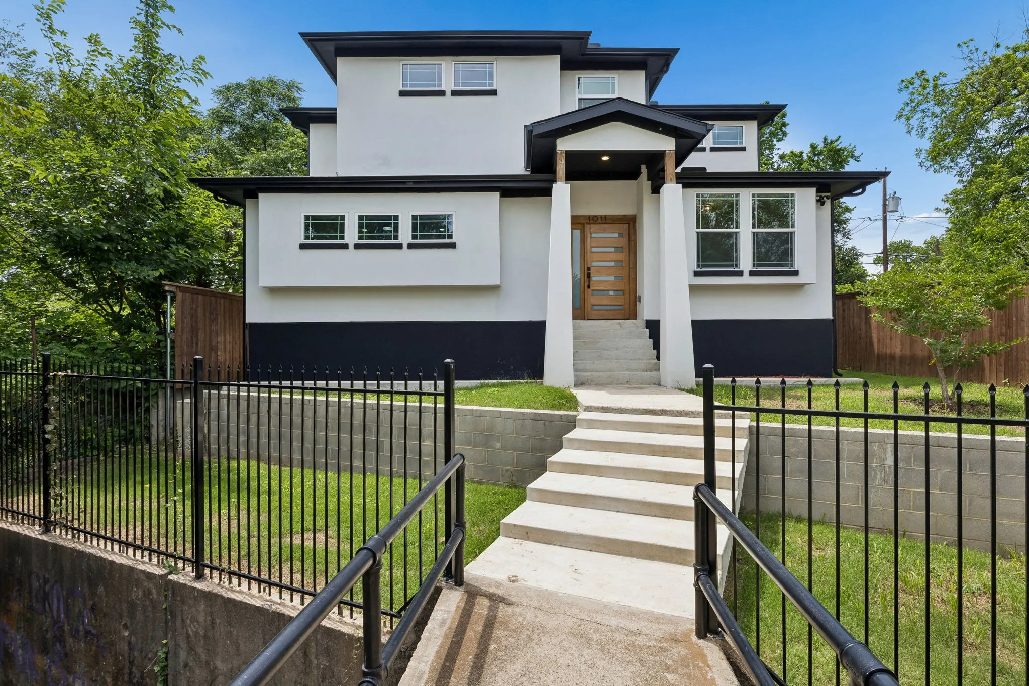 Single Family Residence For Sale in Dallas County , 1011 S Waverly Drive, Dallas, Texas 75208, 5 Bedroom, 4 Bathroom, Garage spaces, 3,506 Sqft, built in 2022, New Construction - Complete, mls#21256071, Real Estate Agent in Dallas, Homes For Sale in Dallas county, Homes For Sale in Dallas, Realtor in Dallas Texas, Real Estate Brokerage Independent Realty Texas, Luminita Cordes Realtor