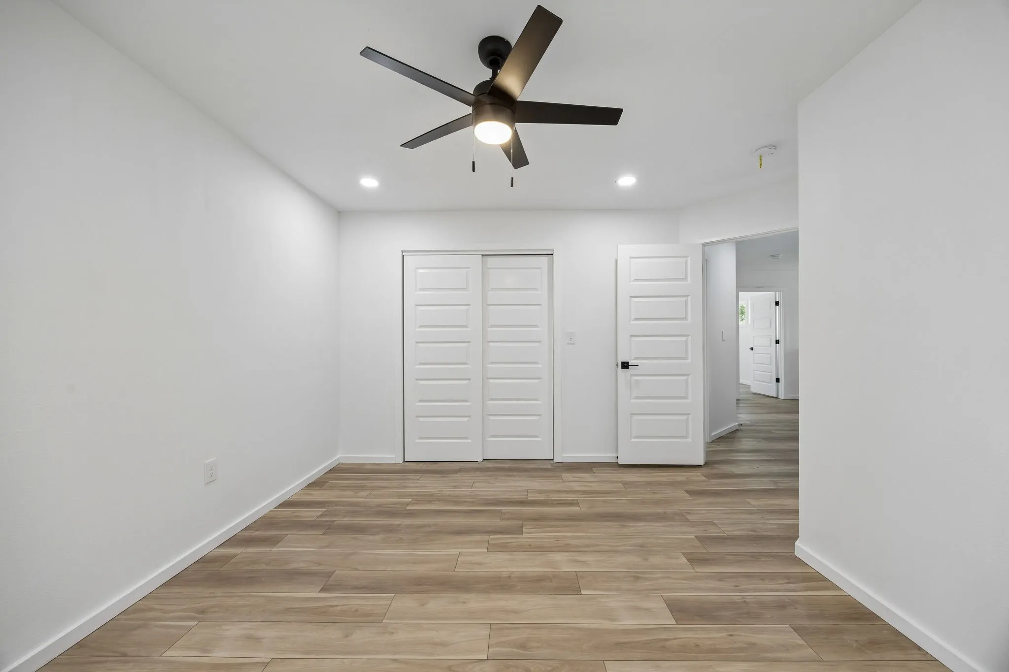 Single Family Residence For Sale in Dallas County , 1011 S Waverly Drive, Dallas, Texas 75208, 5 Bedroom, 4 Bathroom, Garage spaces, 3,506 Sqft, built in 2022, New Construction - Complete, mls#21256071, Real Estate Agent in Dallas, Homes For Sale in Dallas county, Homes For Sale in Dallas, Realtor in Dallas Texas, Real Estate Brokerage Independent Realty Texas, Luminita Cordes Realtor