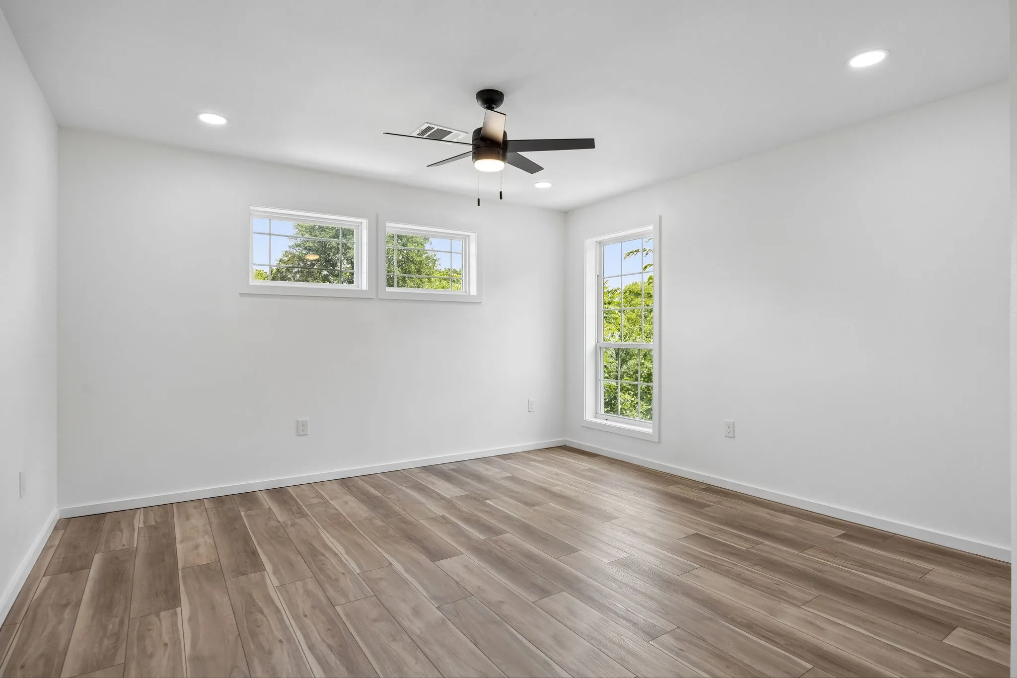 Single Family Residence For Sale in Dallas County , 1011 S Waverly Drive, Dallas, Texas 75208, 5 Bedroom, 4 Bathroom, Garage spaces, 3,506 Sqft, built in 2022, New Construction - Complete, mls#21256071, Real Estate Agent in Dallas, Homes For Sale in Dallas county, Homes For Sale in Dallas, Realtor in Dallas Texas, Real Estate Brokerage Independent Realty Texas, Luminita Cordes Realtor