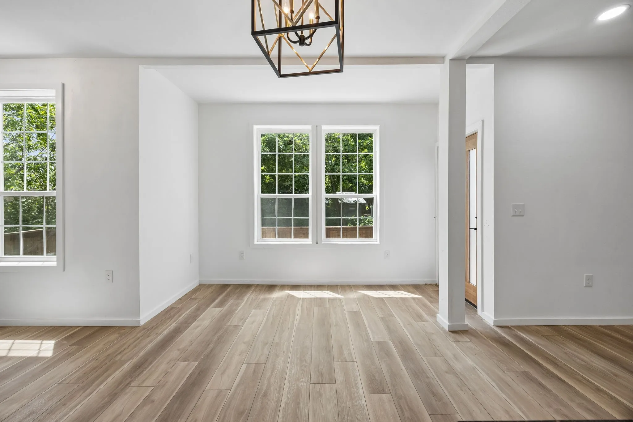 Single Family Residence For Sale in Dallas County , 1011 S Waverly Drive, Dallas, Texas 75208, 5 Bedroom, 4 Bathroom, Garage spaces, 3,506 Sqft, built in 2022, New Construction - Complete, mls#21256071, Real Estate Agent in Dallas, Homes For Sale in Dallas county, Homes For Sale in Dallas, Realtor in Dallas Texas, Real Estate Brokerage Independent Realty Texas, Luminita Cordes Realtor