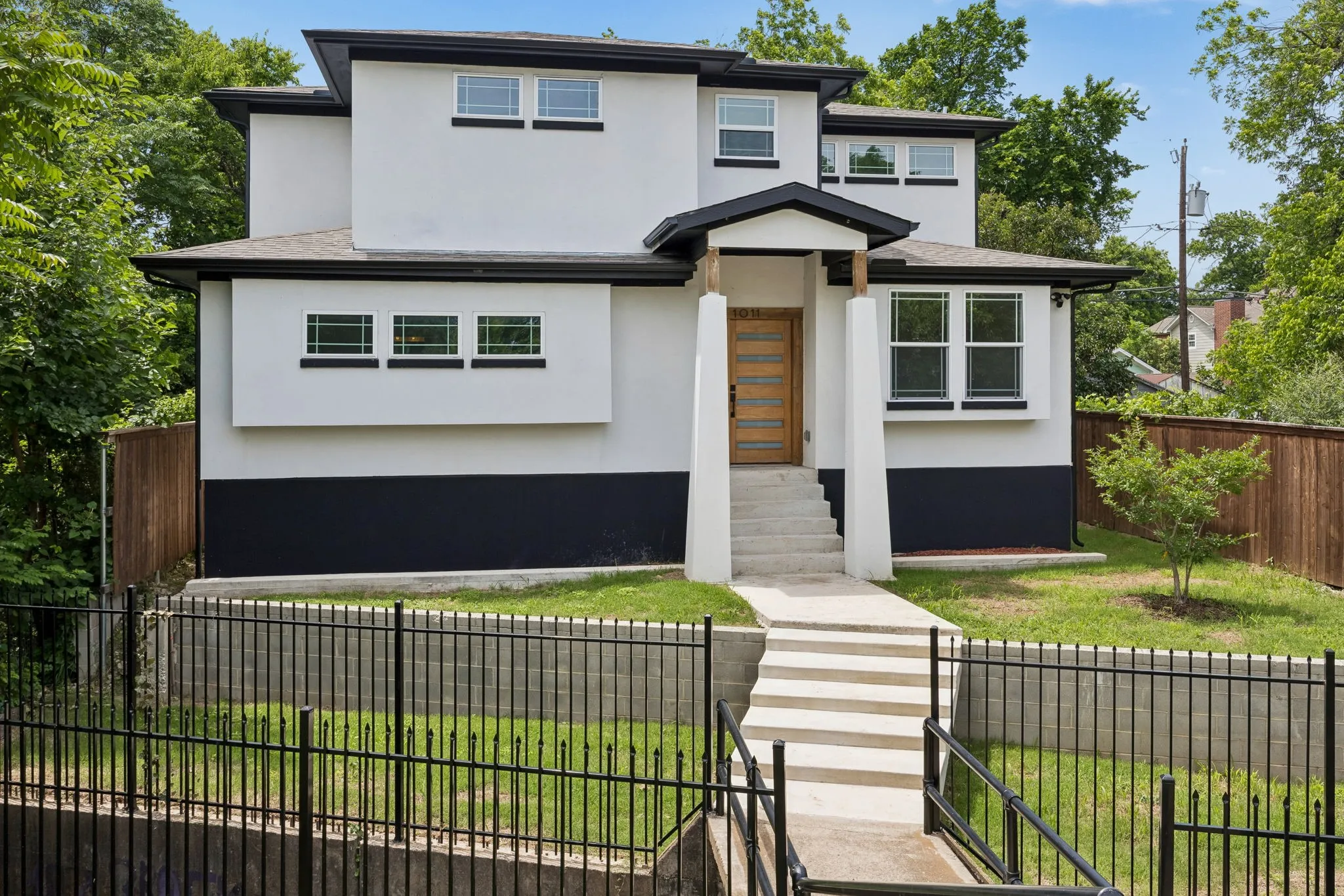 Single Family Residence For Sale in Dallas County , 1011 S Waverly Drive, Dallas, Texas 75208, 5 Bedroom, 4 Bathroom, Garage spaces, 3,506 Sqft, built in 2022, New Construction - Complete, mls#21256071, Real Estate Agent in Dallas, Homes For Sale in Dallas county, Homes For Sale in Dallas, Realtor in Dallas Texas, Real Estate Brokerage Independent Realty Texas, Luminita Cordes Realtor
