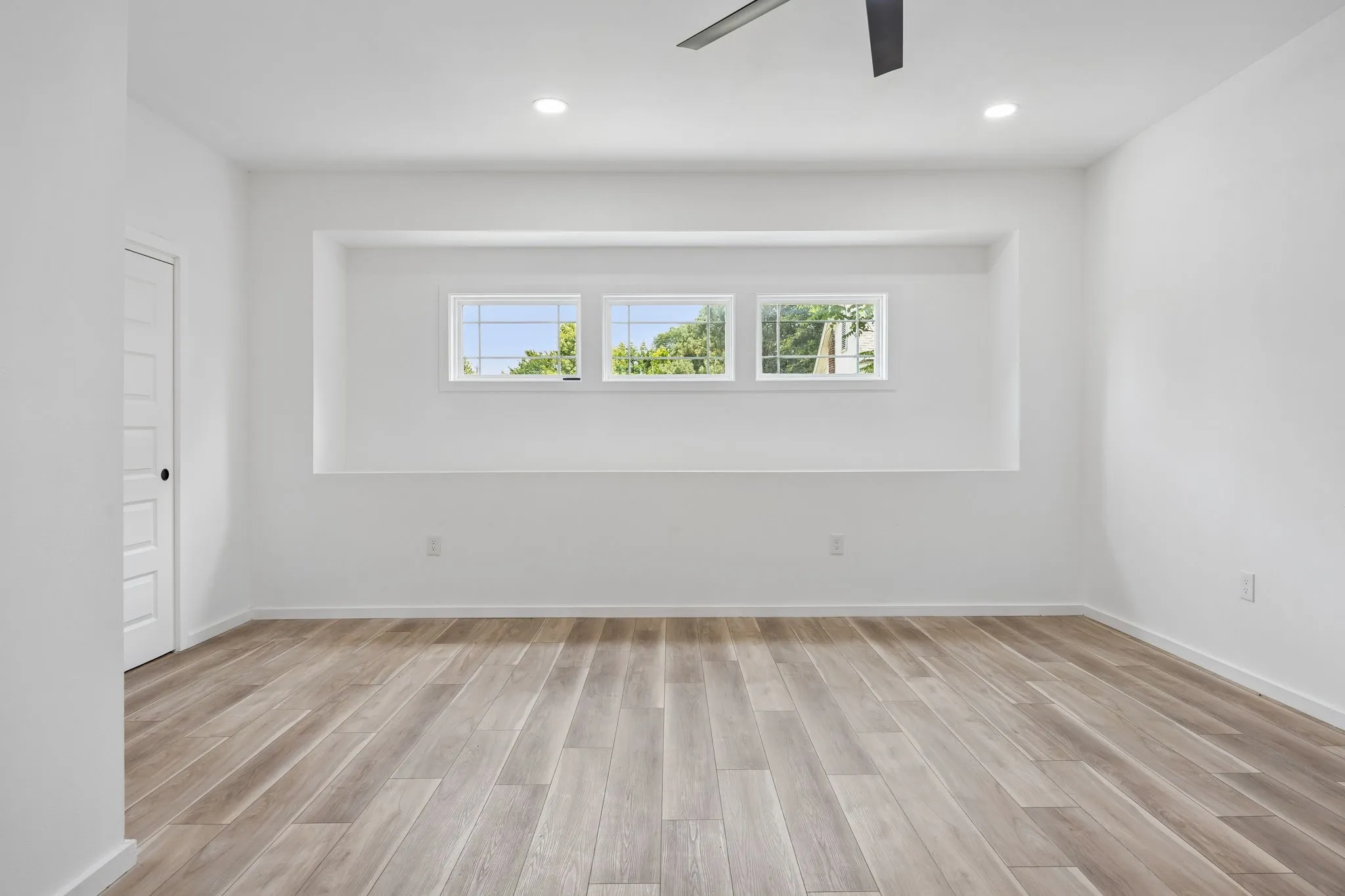 Single Family Residence For Sale in Dallas County , 1011 S Waverly Drive, Dallas, Texas 75208, 5 Bedroom, 4 Bathroom, Garage spaces, 3,506 Sqft, built in 2022, New Construction - Complete, mls#21256071, Real Estate Agent in Dallas, Homes For Sale in Dallas county, Homes For Sale in Dallas, Realtor in Dallas Texas, Real Estate Brokerage Independent Realty Texas, Luminita Cordes Realtor