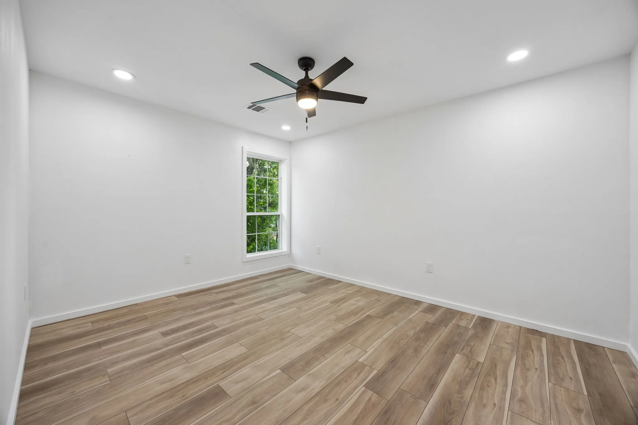 Single Family Residence For Sale in Dallas County , 1011 S Waverly Drive, Dallas, Texas 75208, 5 Bedroom, 4 Bathroom, Garage spaces, 3,506 Sqft, built in 2022, New Construction - Complete, mls#21256071, Real Estate Agent in Dallas, Homes For Sale in Dallas county, Homes For Sale in Dallas, Realtor in Dallas Texas, Real Estate Brokerage Independent Realty Texas, Luminita Cordes Realtor