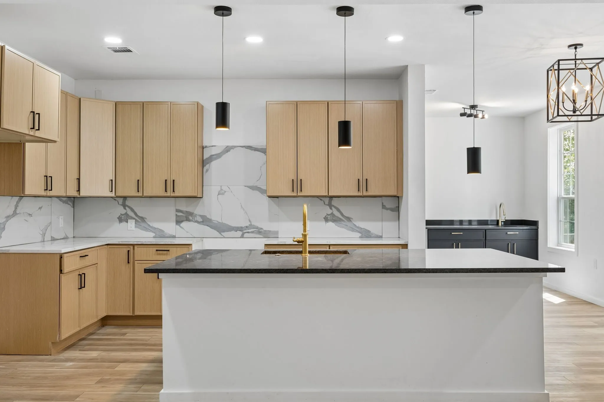 Single Family Residence For Sale in Dallas County , 1011 S Waverly Drive, Dallas, Texas 75208, 5 Bedroom, 4 Bathroom, Garage spaces, 3,506 Sqft, built in 2022, New Construction - Complete, mls#21256071, Real Estate Agent in Dallas, Homes For Sale in Dallas county, Homes For Sale in Dallas, Realtor in Dallas Texas, Real Estate Brokerage Independent Realty Texas, Luminita Cordes Realtor
