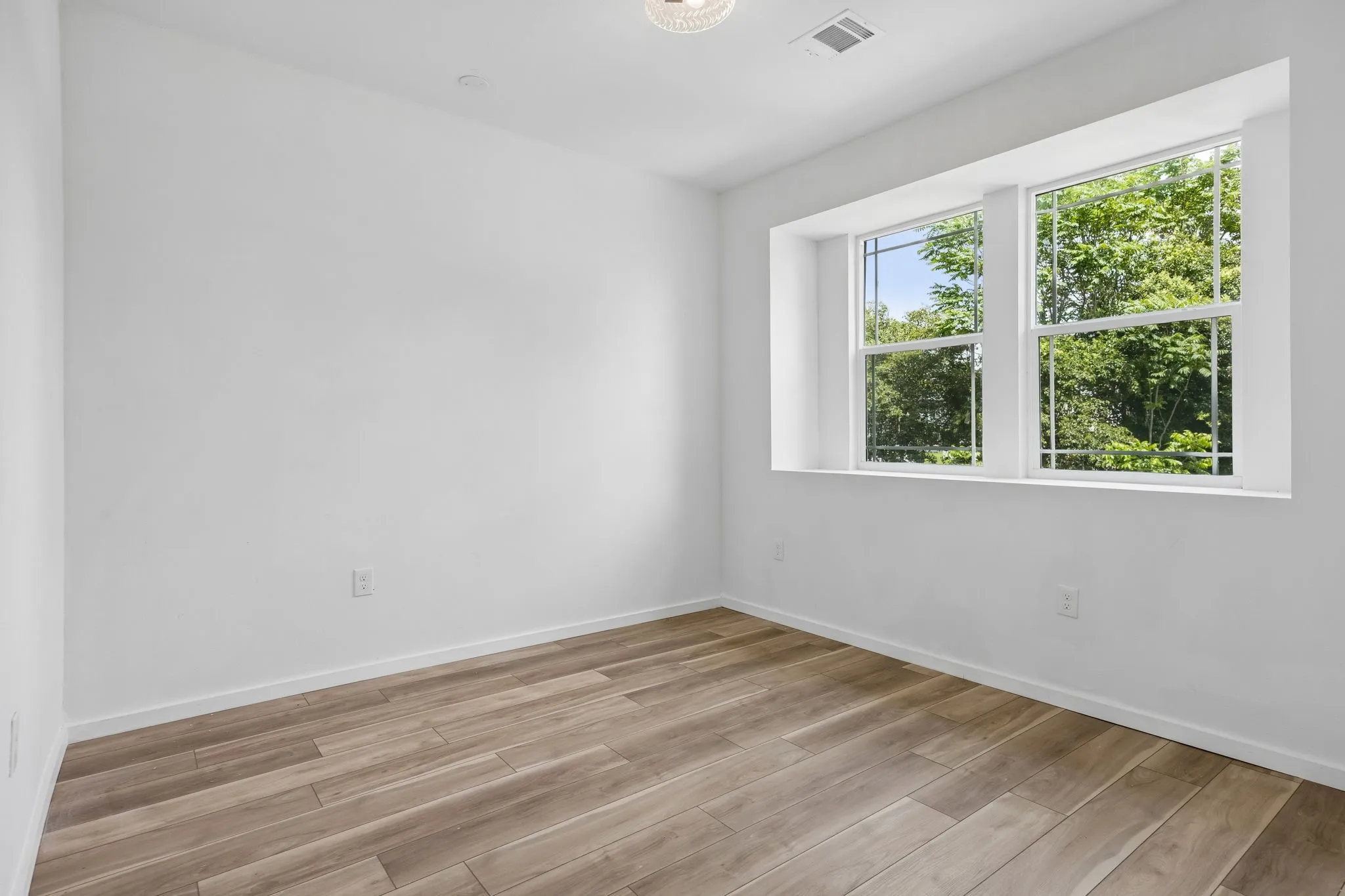 Single Family Residence For Sale in Dallas County , 1011 S Waverly Drive, Dallas, Texas 75208, 5 Bedroom, 4 Bathroom, Garage spaces, 3,506 Sqft, built in 2022, New Construction - Complete, mls#21256071, Real Estate Agent in Dallas, Homes For Sale in Dallas county, Homes For Sale in Dallas, Realtor in Dallas Texas, Real Estate Brokerage Independent Realty Texas, Luminita Cordes Realtor