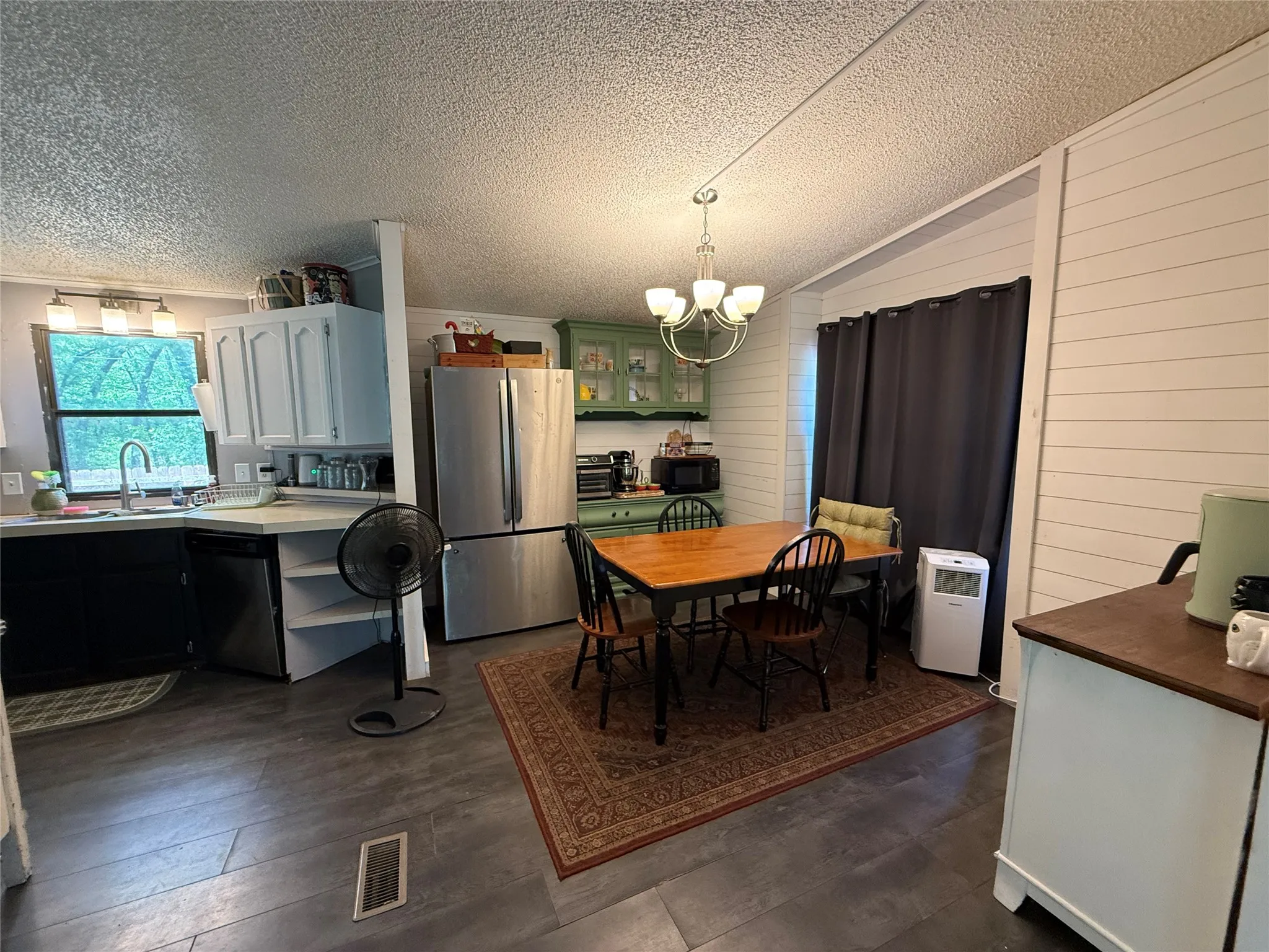 Manufactured Home For Sale in Henderson County , 148 Indian Gap Drive, Mabank, Texas 75156, 3 Bedroom, 2 Bathroom, 2 Garage spaces, 1,540 Sqft, built in 1987, Preowned, mls#21261451, Real Estate Agent in Mabank, Homes For Sale in Henderson county, Homes For Sale in Mabank, Realtor in Mabank Texas, Real Estate Brokerage Independent Realty Texas, Luminita Cordes Realtor