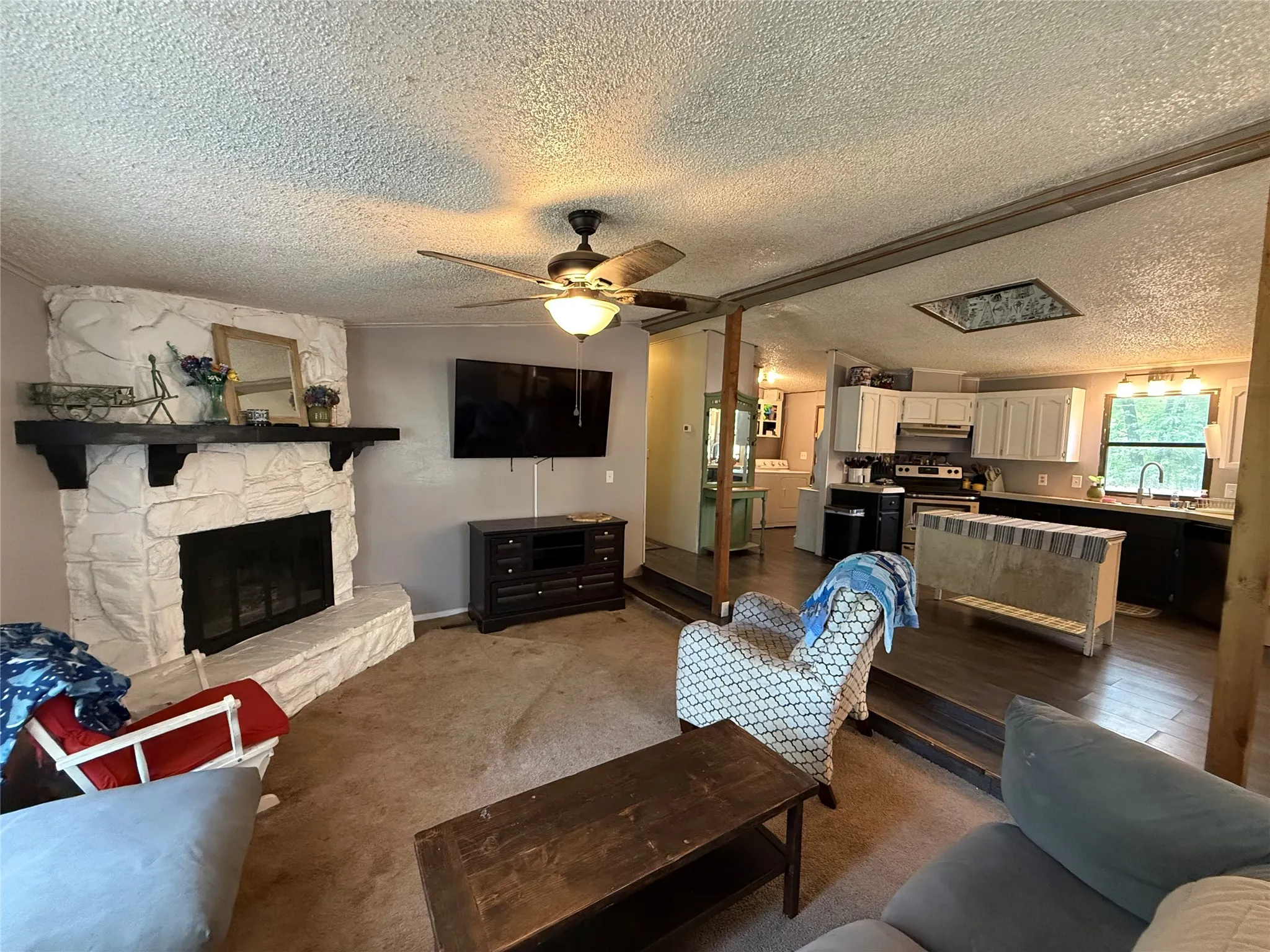 Manufactured Home For Sale in Henderson County , 148 Indian Gap Drive, Mabank, Texas 75156, 3 Bedroom, 2 Bathroom, 2 Garage spaces, 1,540 Sqft, built in 1987, Preowned, mls#21261451, Real Estate Agent in Mabank, Homes For Sale in Henderson county, Homes For Sale in Mabank, Realtor in Mabank Texas, Real Estate Brokerage Independent Realty Texas, Luminita Cordes Realtor