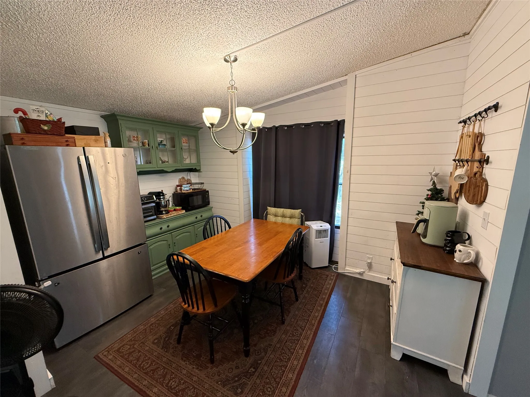 Manufactured Home For Sale in Henderson County , 148 Indian Gap Drive, Mabank, Texas 75156, 3 Bedroom, 2 Bathroom, 2 Garage spaces, 1,540 Sqft, built in 1987, Preowned, mls#21261451, Real Estate Agent in Mabank, Homes For Sale in Henderson county, Homes For Sale in Mabank, Realtor in Mabank Texas, Real Estate Brokerage Independent Realty Texas, Luminita Cordes Realtor