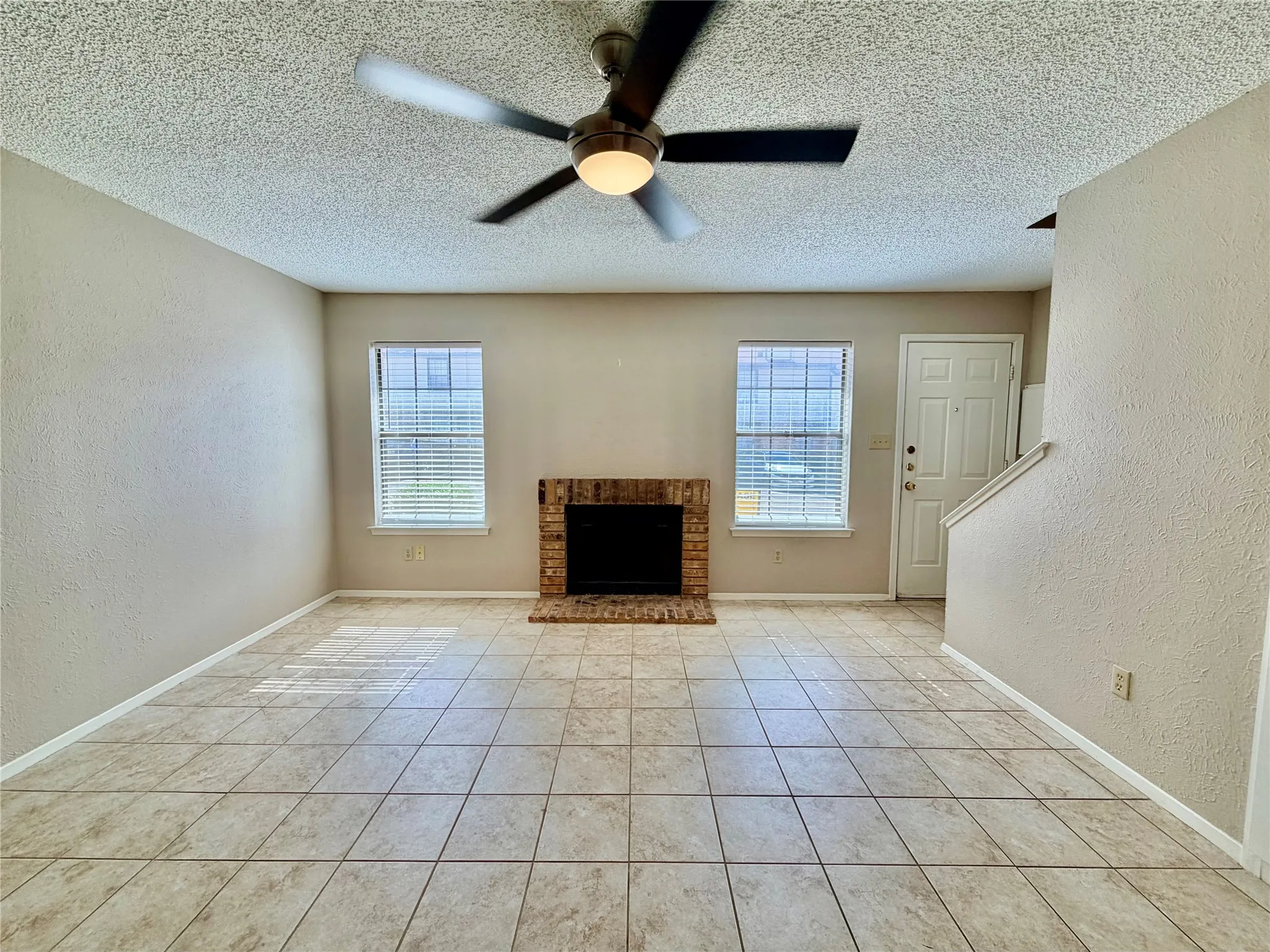 Townhouse For Rent in Denton County , 1247 Dallas Drive, Denton, Texas 76205, 2 Bedroom, 2 Bathroom, Garage spaces, 1,102 Sqft, built in 1983, mls#21261455, Real Estate Agent in Denton, Homes For Rent in Denton county, Homes For Rent in Denton, Realtor in Denton Texas, Real Estate Brokerage Independent Realty Texas, Luminita Cordes Realtor
