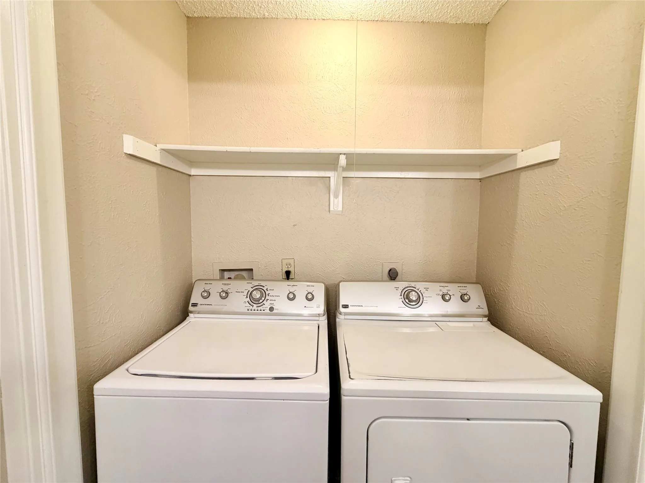 Townhouse For Rent in Denton County , 1247 Dallas Drive, Denton, Texas 76205, 2 Bedroom, 2 Bathroom, Garage spaces, 1,102 Sqft, built in 1983, mls#21261455, Real Estate Agent in Denton, Homes For Rent in Denton county, Homes For Rent in Denton, Realtor in Denton Texas, Real Estate Brokerage Independent Realty Texas, Luminita Cordes Realtor