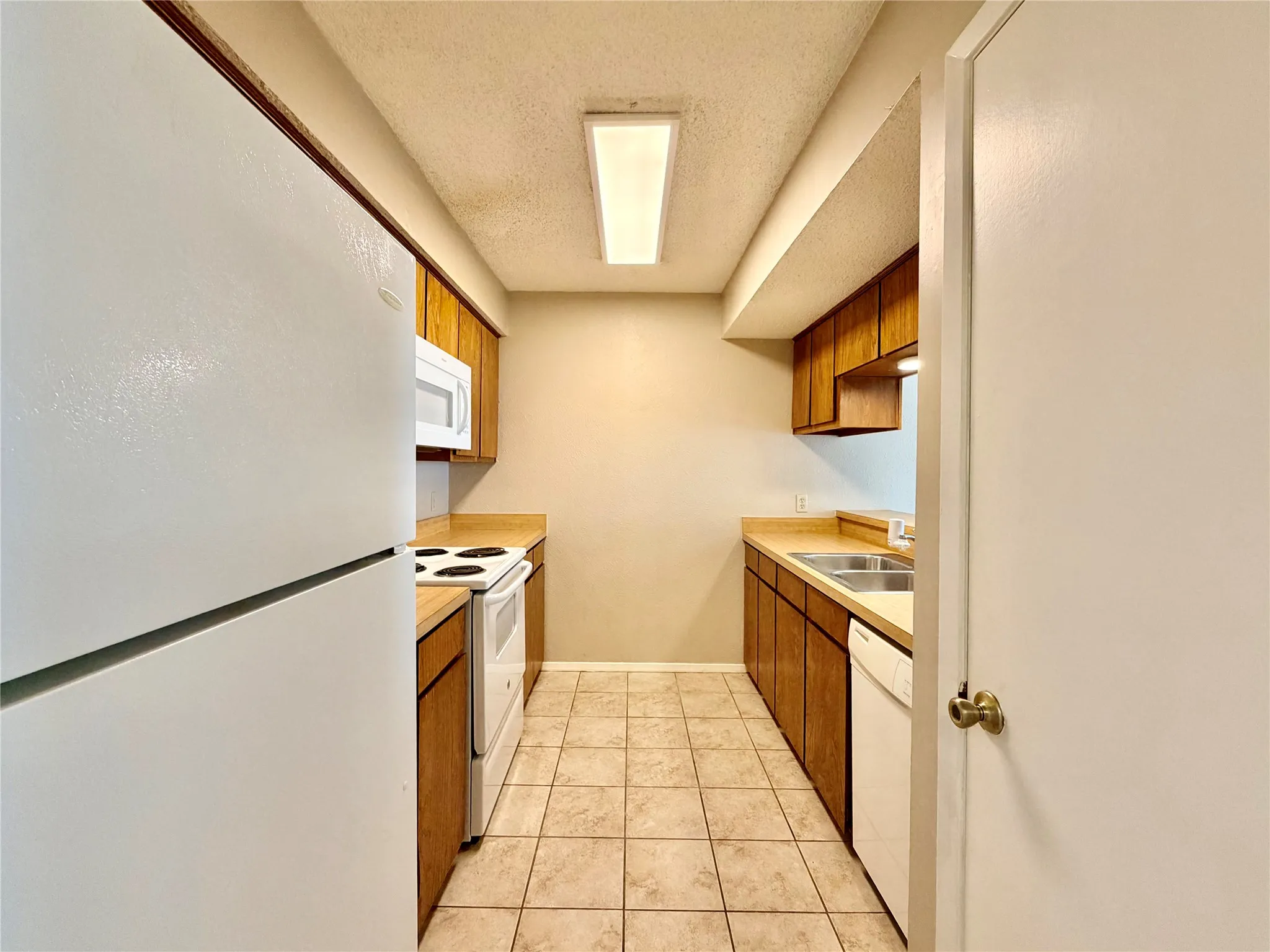 Townhouse For Rent in Denton County , 1247 Dallas Drive, Denton, Texas 76205, 2 Bedroom, 2 Bathroom, Garage spaces, 1,102 Sqft, built in 1983, mls#21261455, Real Estate Agent in Denton, Homes For Rent in Denton county, Homes For Rent in Denton, Realtor in Denton Texas, Real Estate Brokerage Independent Realty Texas, Luminita Cordes Realtor