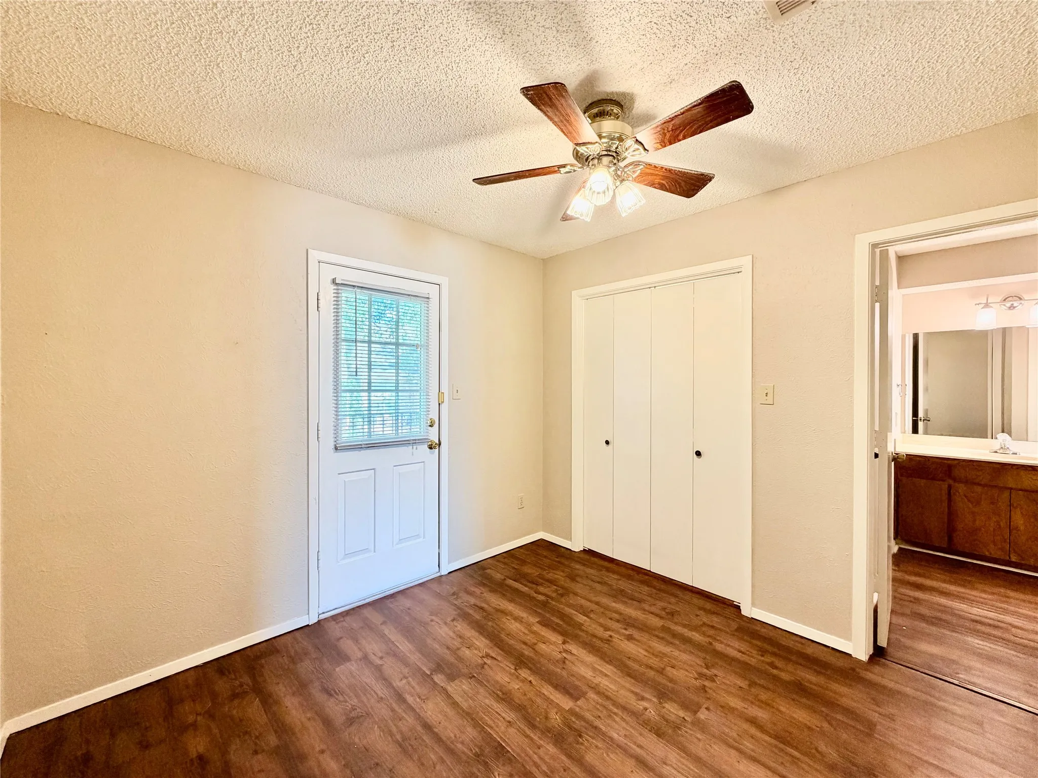 Townhouse For Rent in Denton County , 1247 Dallas Drive, Denton, Texas 76205, 2 Bedroom, 2 Bathroom, Garage spaces, 1,102 Sqft, built in 1983, mls#21261455, Real Estate Agent in Denton, Homes For Rent in Denton county, Homes For Rent in Denton, Realtor in Denton Texas, Real Estate Brokerage Independent Realty Texas, Luminita Cordes Realtor
