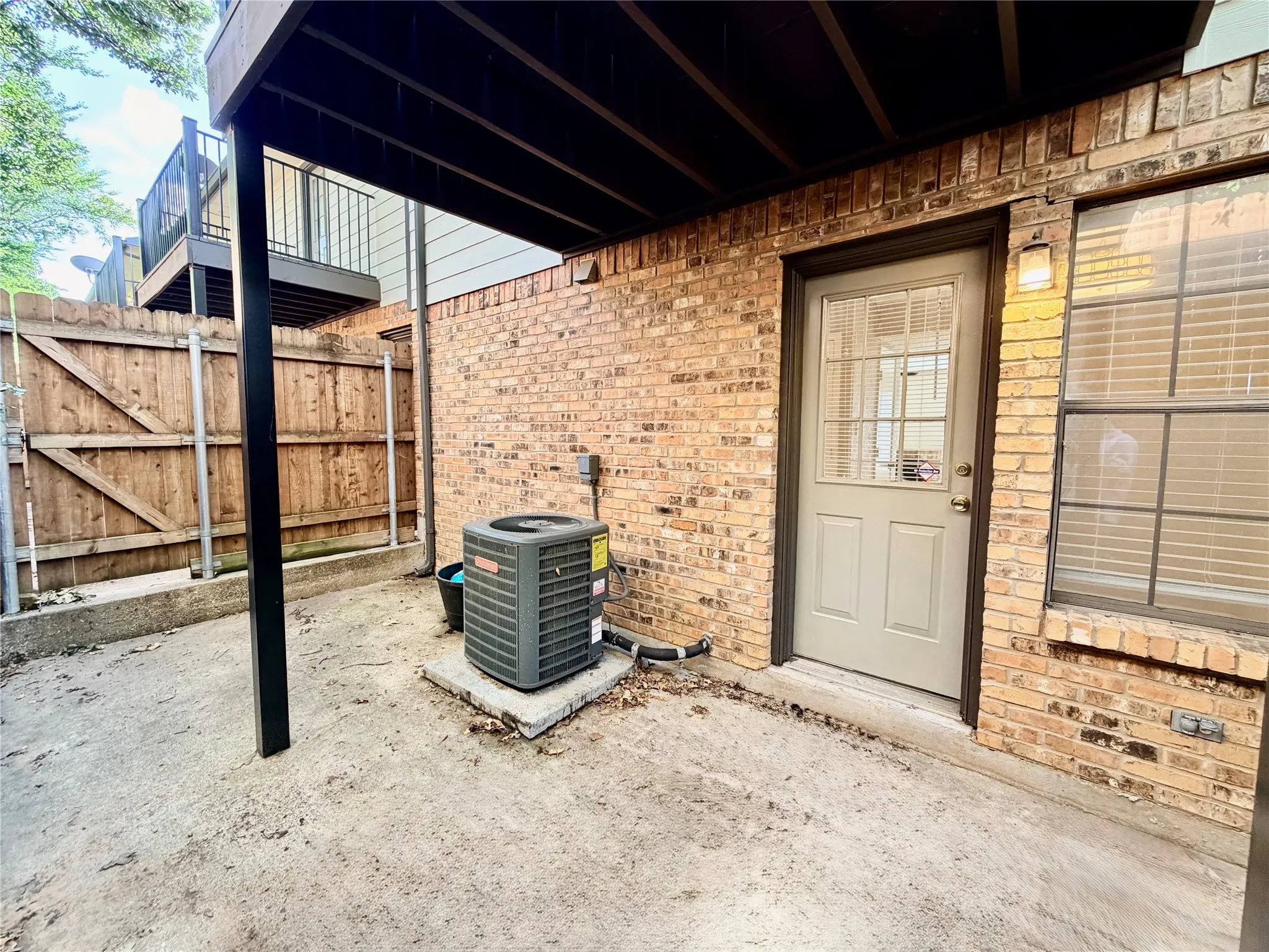 Townhouse For Rent in Denton County , 1247 Dallas Drive, Denton, Texas 76205, 2 Bedroom, 2 Bathroom, Garage spaces, 1,102 Sqft, built in 1983, mls#21261455, Real Estate Agent in Denton, Homes For Rent in Denton county, Homes For Rent in Denton, Realtor in Denton Texas, Real Estate Brokerage Independent Realty Texas, Luminita Cordes Realtor