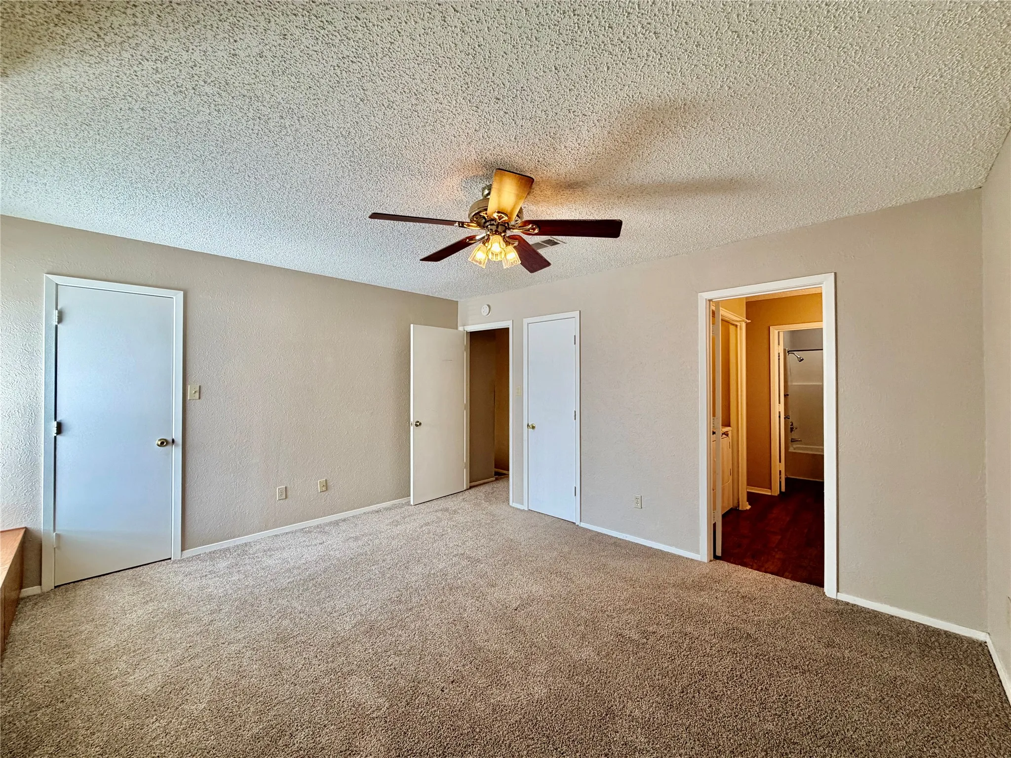 Townhouse For Rent in Denton County , 1247 Dallas Drive, Denton, Texas 76205, 2 Bedroom, 2 Bathroom, Garage spaces, 1,102 Sqft, built in 1983, mls#21261455, Real Estate Agent in Denton, Homes For Rent in Denton county, Homes For Rent in Denton, Realtor in Denton Texas, Real Estate Brokerage Independent Realty Texas, Luminita Cordes Realtor