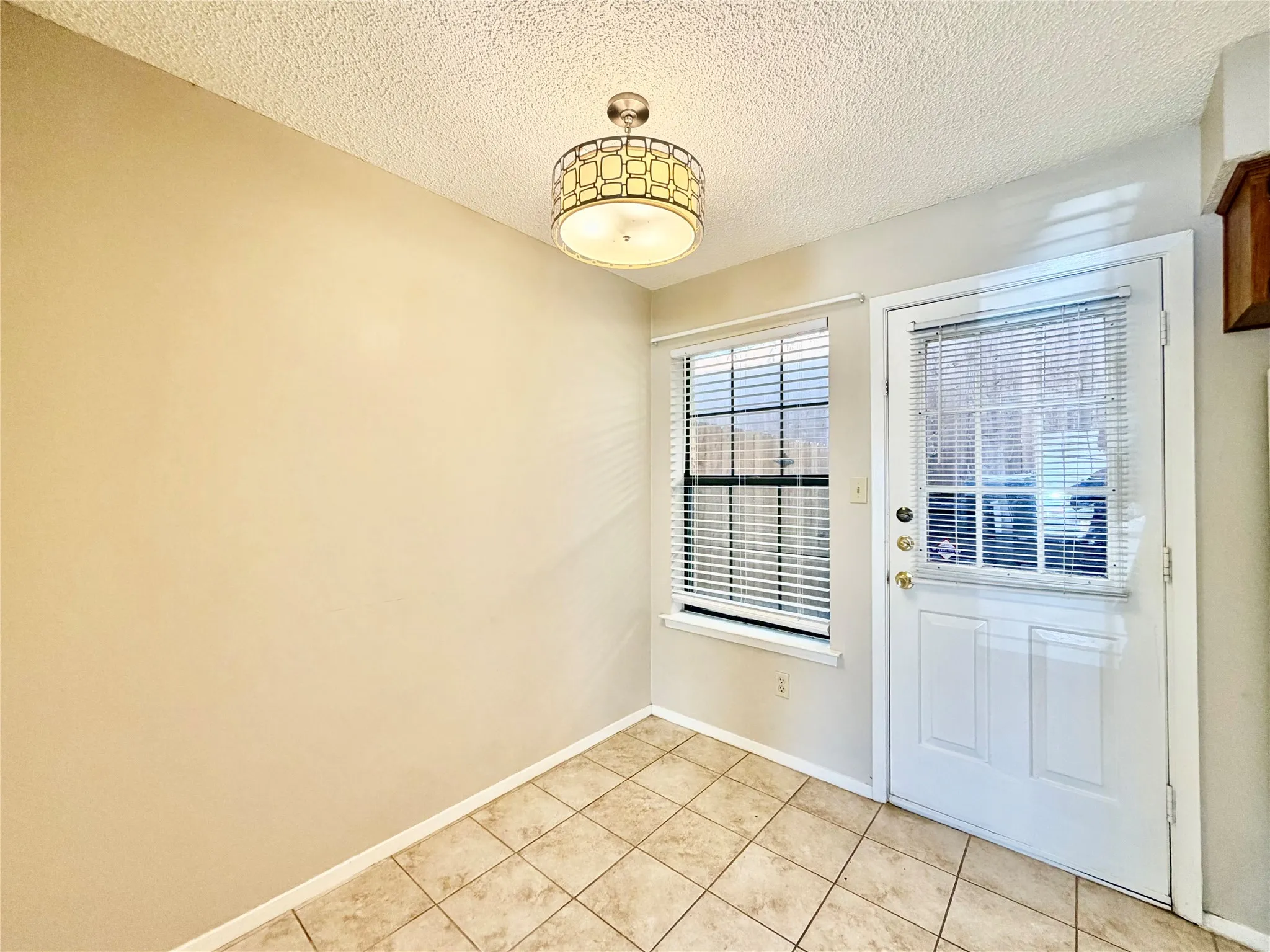 Townhouse For Rent in Denton County , 1247 Dallas Drive, Denton, Texas 76205, 2 Bedroom, 2 Bathroom, Garage spaces, 1,102 Sqft, built in 1983, mls#21261455, Real Estate Agent in Denton, Homes For Rent in Denton county, Homes For Rent in Denton, Realtor in Denton Texas, Real Estate Brokerage Independent Realty Texas, Luminita Cordes Realtor