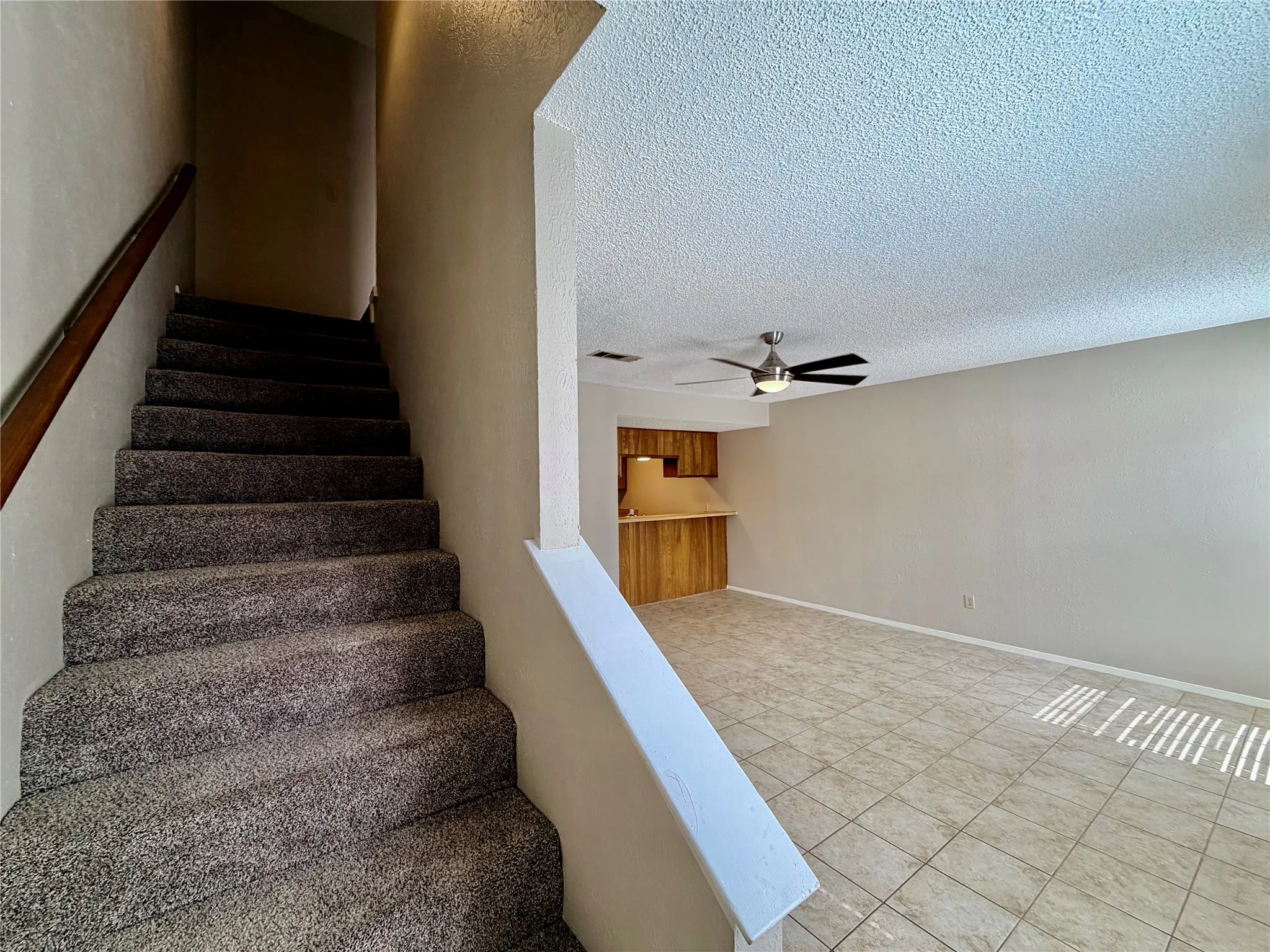 Townhouse For Rent in Denton County , 1247 Dallas Drive, Denton, Texas 76205, 2 Bedroom, 2 Bathroom, Garage spaces, 1,102 Sqft, built in 1983, mls#21261455, Real Estate Agent in Denton, Homes For Rent in Denton county, Homes For Rent in Denton, Realtor in Denton Texas, Real Estate Brokerage Independent Realty Texas, Luminita Cordes Realtor