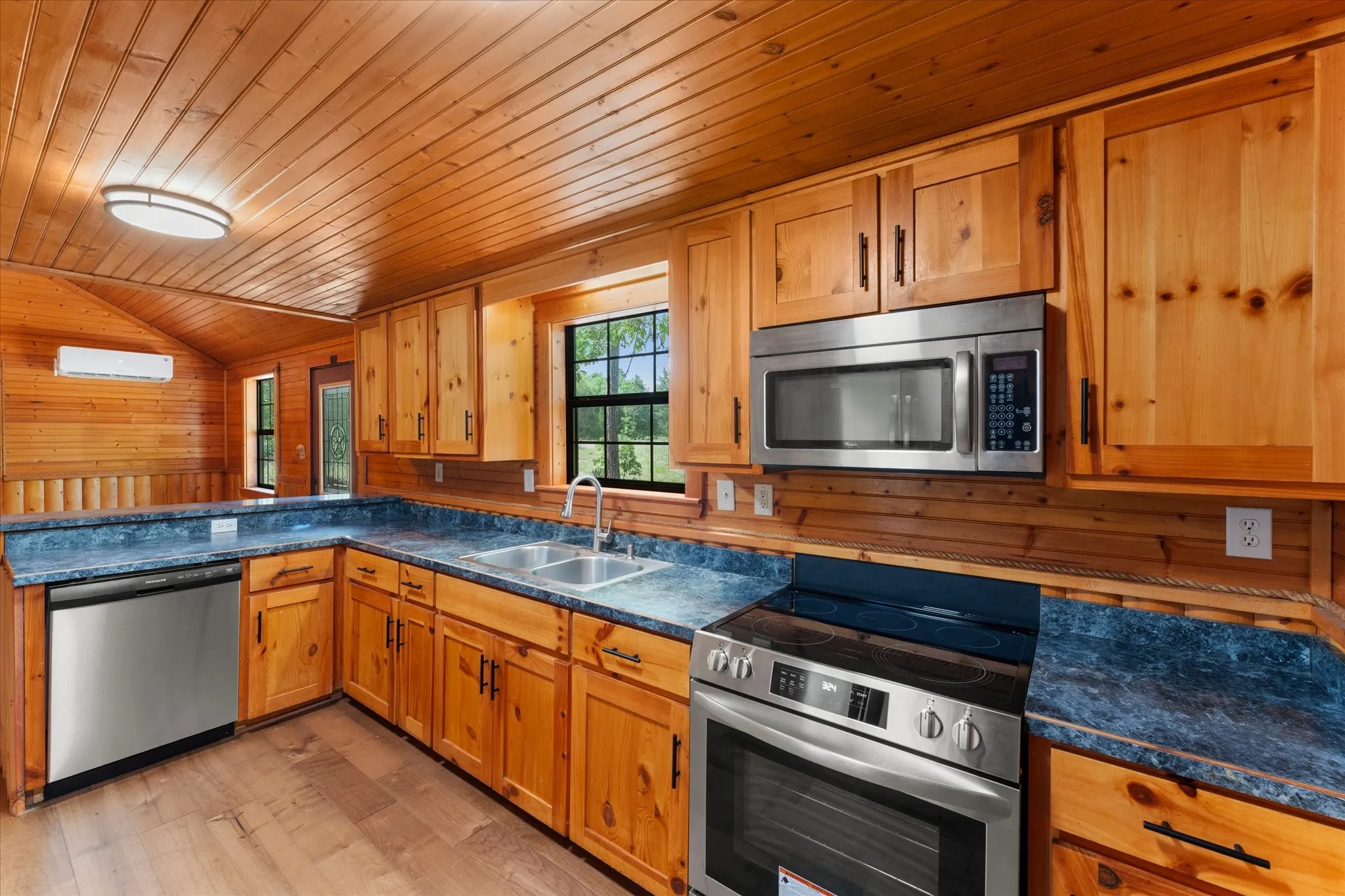 Single Family Residence For Sale in Wood County , 3983 E. Hwy 154, Quitman, Texas 75783, 2 Bedroom, 2 Bathroom, Garage spaces, 990 Sqft, built in 2012, mls#21242706, Real Estate Agent in Quitman, Homes For Sale in Wood county, Homes For Sale in Quitman, Realtor in Quitman Texas, Real Estate Brokerage Independent Realty Texas, Luminita Cordes Realtor