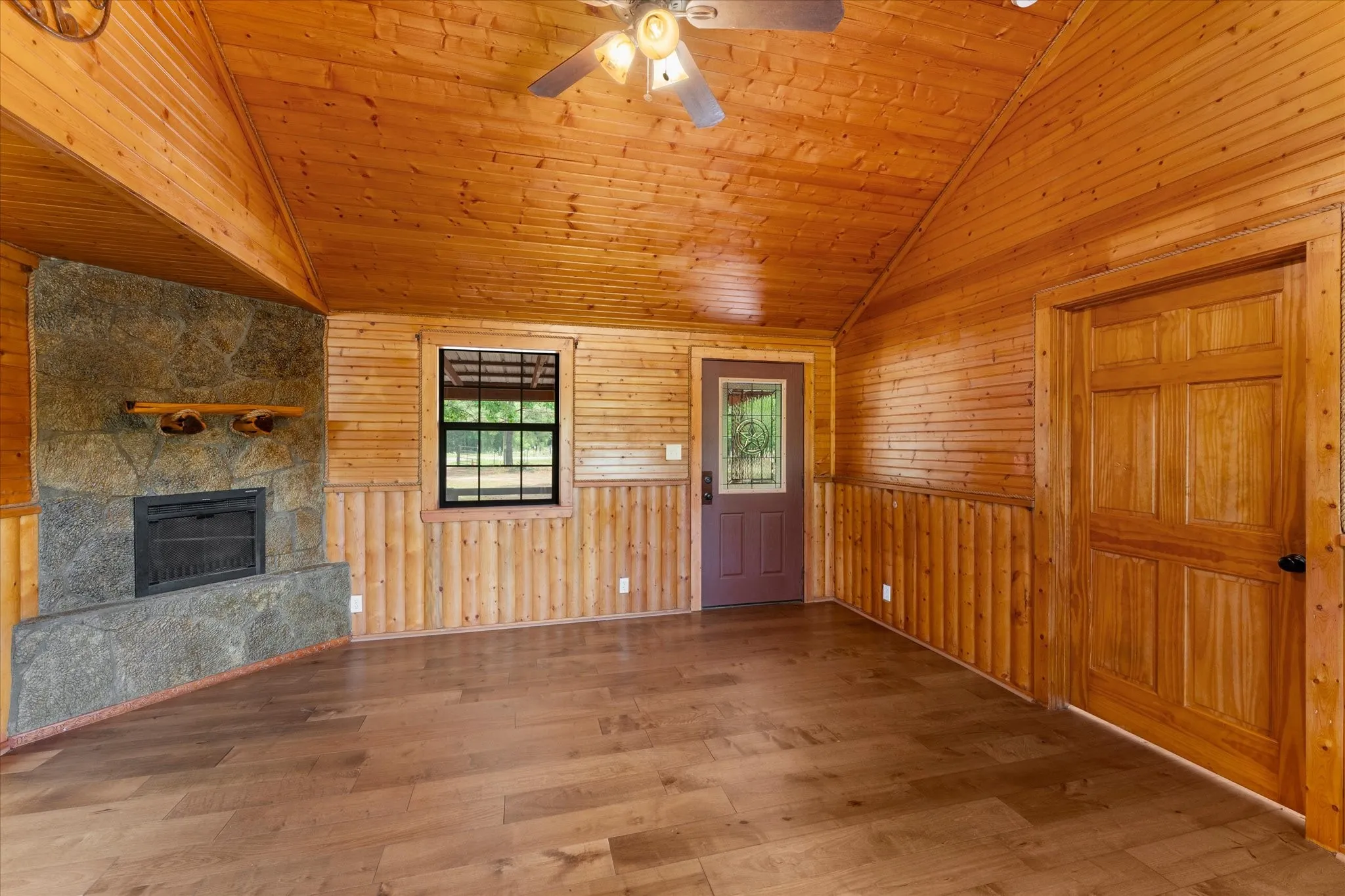 Single Family Residence For Sale in Wood County , 3983 E. Hwy 154, Quitman, Texas 75783, 2 Bedroom, 2 Bathroom, Garage spaces, 990 Sqft, built in 2012, mls#21242706, Real Estate Agent in Quitman, Homes For Sale in Wood county, Homes For Sale in Quitman, Realtor in Quitman Texas, Real Estate Brokerage Independent Realty Texas, Luminita Cordes Realtor