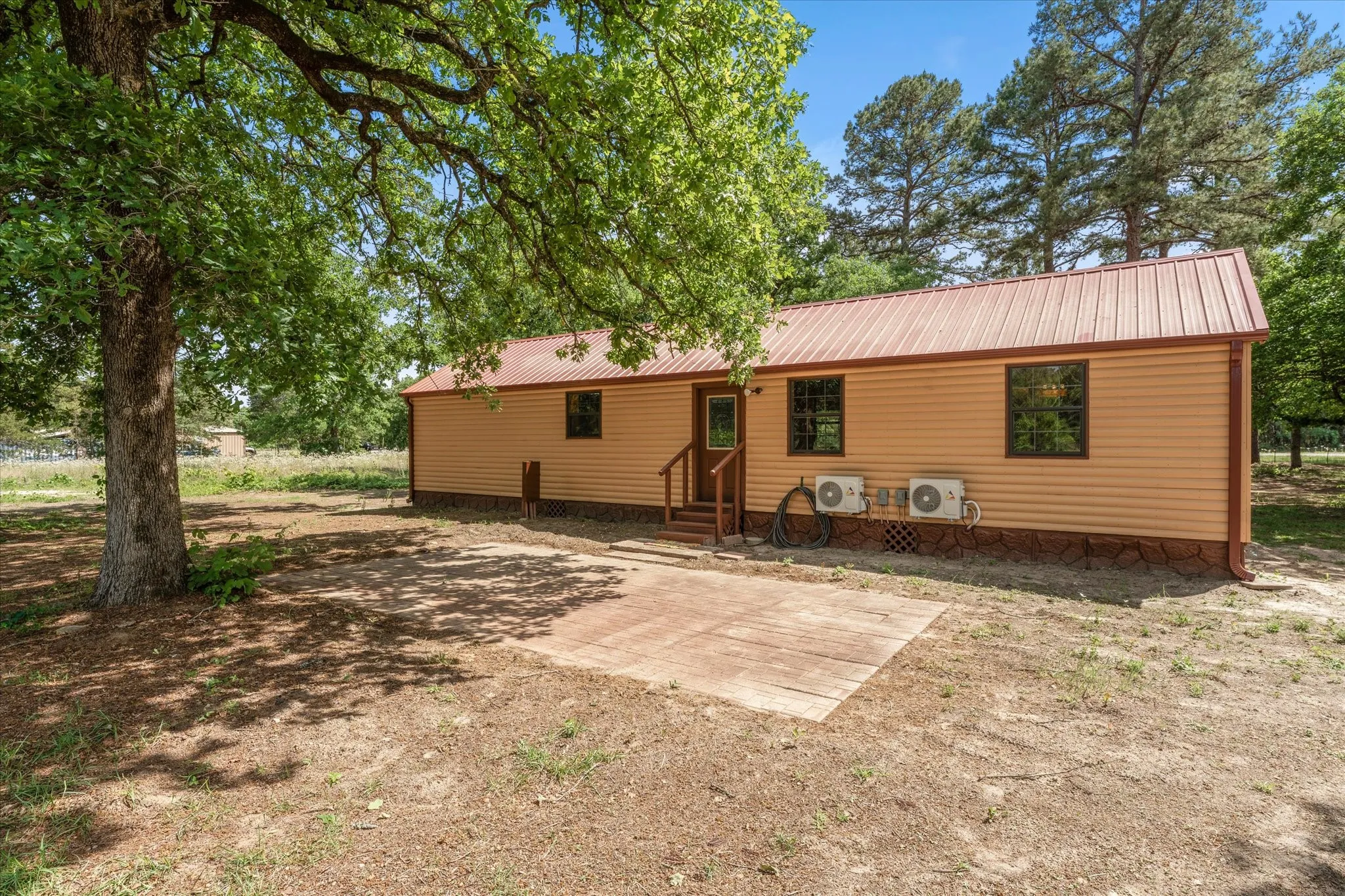 Single Family Residence For Sale in Wood County , 3983 E. Hwy 154, Quitman, Texas 75783, 2 Bedroom, 2 Bathroom, Garage spaces, 990 Sqft, built in 2012, mls#21242706, Real Estate Agent in Quitman, Homes For Sale in Wood county, Homes For Sale in Quitman, Realtor in Quitman Texas, Real Estate Brokerage Independent Realty Texas, Luminita Cordes Realtor