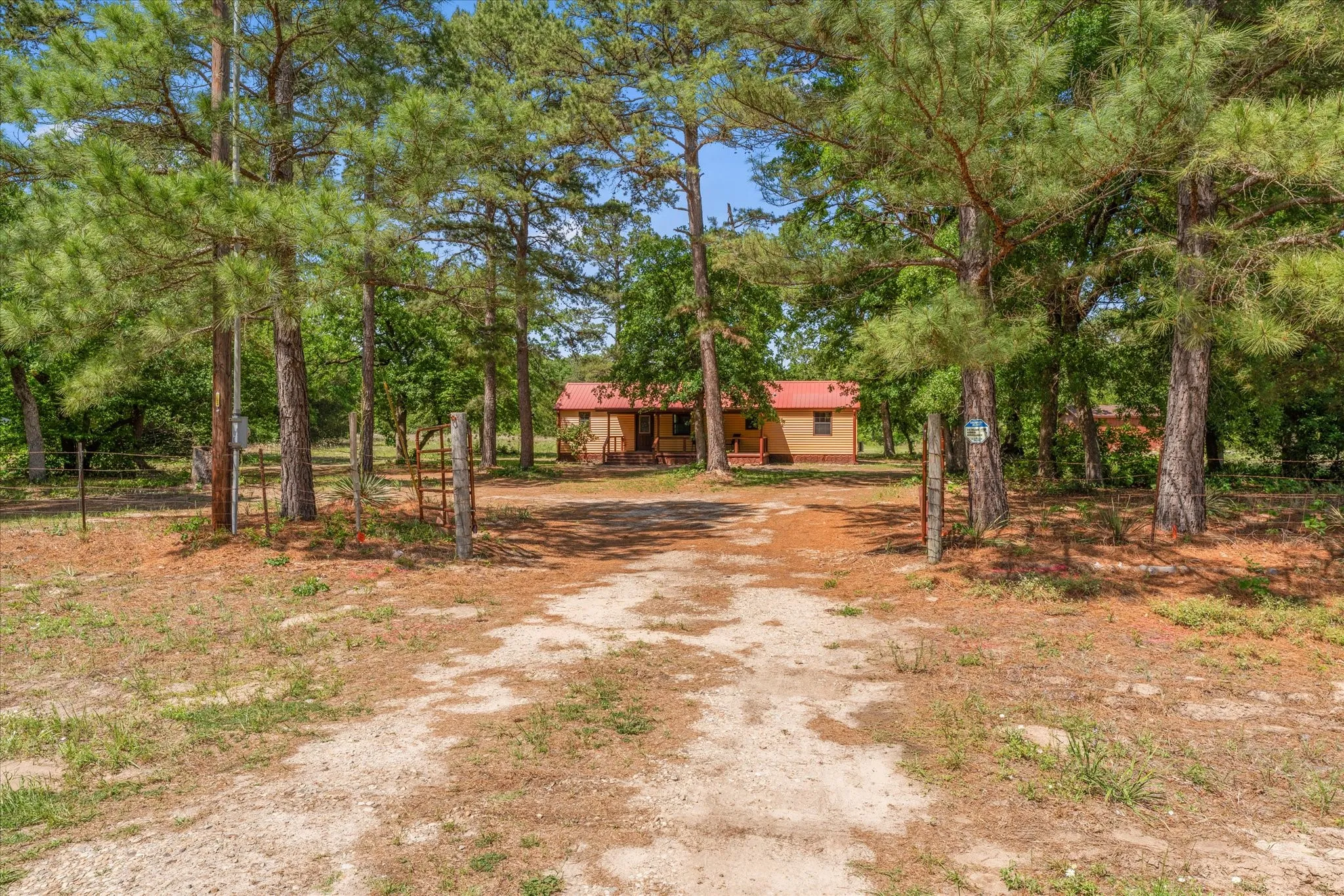 Single Family Residence For Sale in Wood County , 3983 E. Hwy 154, Quitman, Texas 75783, 2 Bedroom, 2 Bathroom, Garage spaces, 990 Sqft, built in 2012, mls#21242706, Real Estate Agent in Quitman, Homes For Sale in Wood county, Homes For Sale in Quitman, Realtor in Quitman Texas, Real Estate Brokerage Independent Realty Texas, Luminita Cordes Realtor