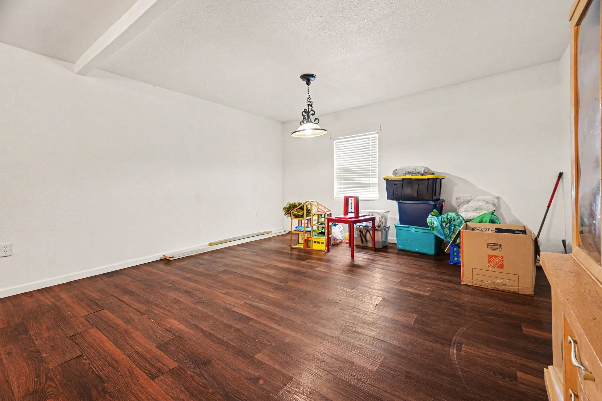 Single Family Residence For Sale in Dallas County , 1001 Hillburn Drive, Dallas, Texas 75217, 4 Bedrooms, 2 Bathrooms, Garage spaces, 1,893 Sqft, built in 1947, Price $225,000, mls#21261453, Real Estate Agent in Dallas, Homes For Sale in Dallas county, Homes For Sale in Dallas, Realtor in Dallas Texas, Real Estate Brokerage Independent Realty Texas, Luminita Cordes Realtor
