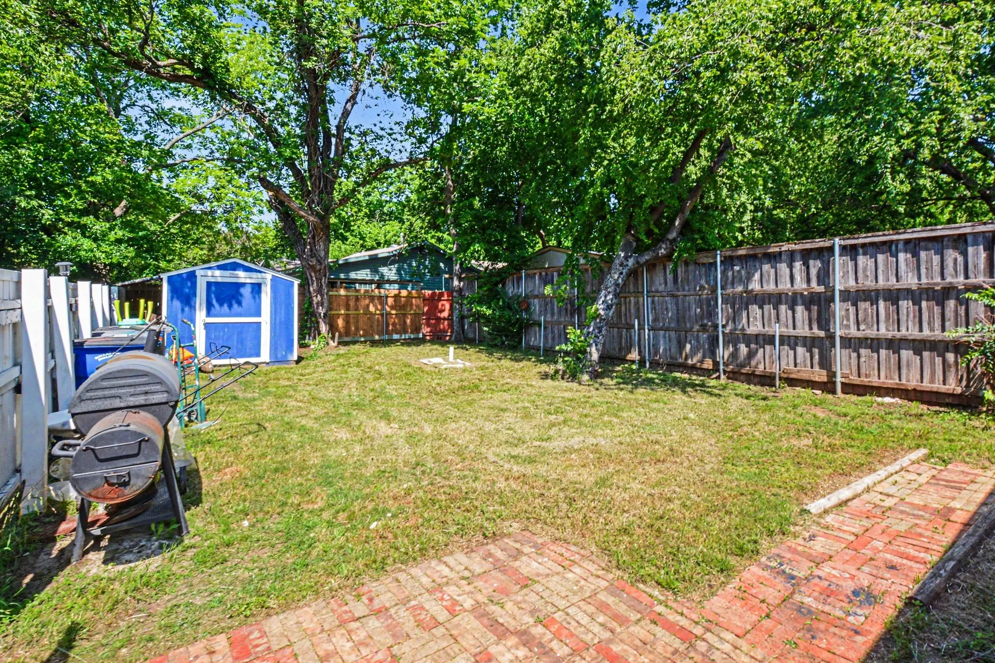 Single Family Residence For Sale in Dallas County , 1001 Hillburn Drive, Dallas, Texas 75217, 4 Bedrooms, 2 Bathrooms, Garage spaces, 1,893 Sqft, built in 1947, Price $225,000, mls#21261453, Real Estate Agent in Dallas, Homes For Sale in Dallas county, Homes For Sale in Dallas, Realtor in Dallas Texas, Real Estate Brokerage Independent Realty Texas, Luminita Cordes Realtor