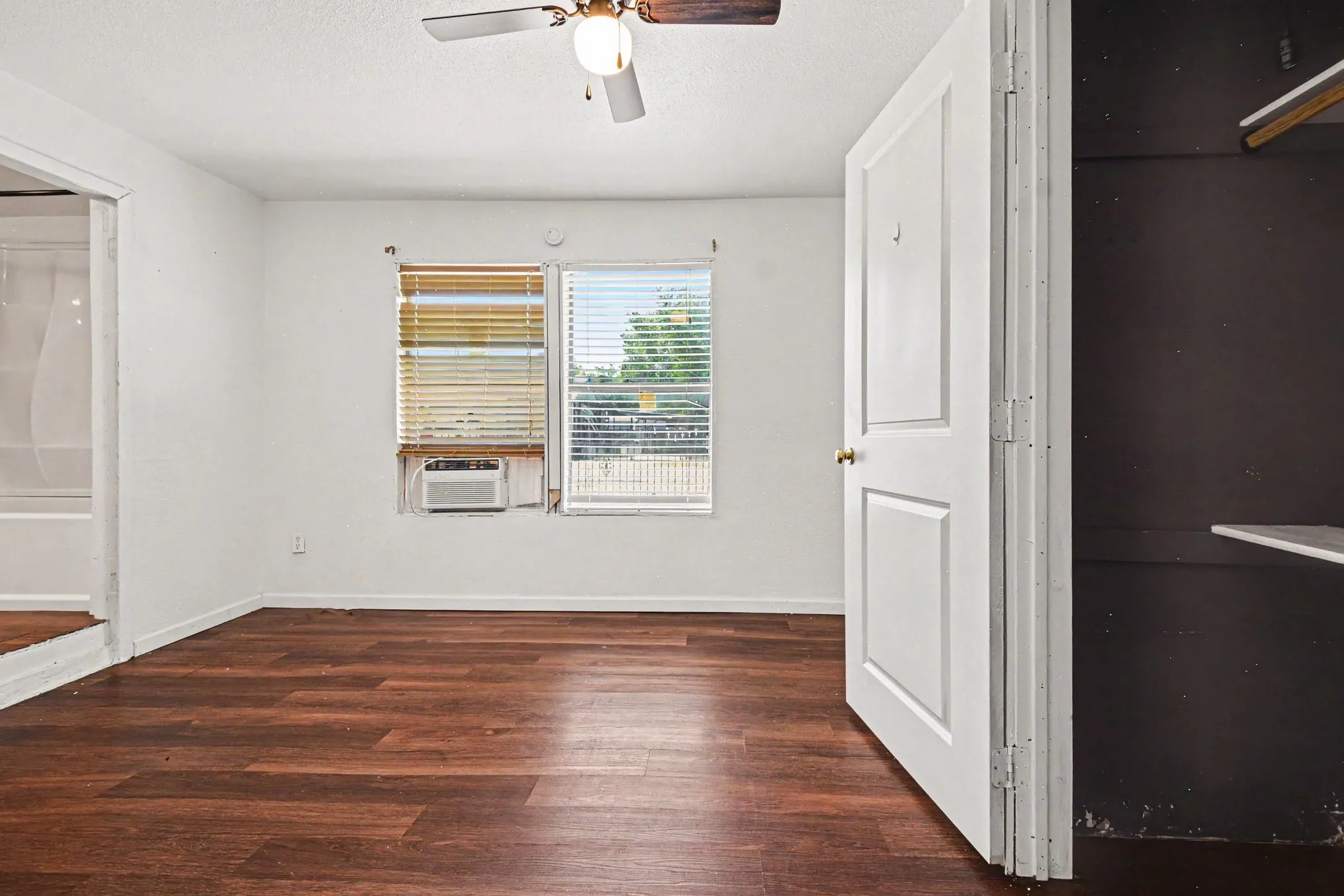 Single Family Residence For Sale in Dallas County , 1001 Hillburn Drive, Dallas, Texas 75217, 4 Bedrooms, 2 Bathrooms, Garage spaces, 1,893 Sqft, built in 1947, Price $225,000, mls#21261453, Real Estate Agent in Dallas, Homes For Sale in Dallas county, Homes For Sale in Dallas, Realtor in Dallas Texas, Real Estate Brokerage Independent Realty Texas, Luminita Cordes Realtor