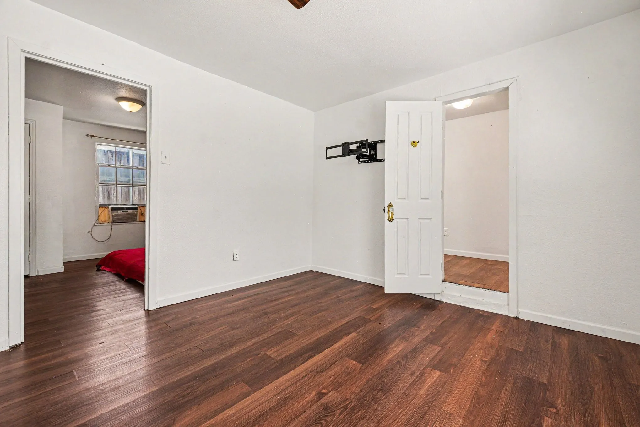 Single Family Residence For Sale in Dallas County , 1001 Hillburn Drive, Dallas, Texas 75217, 4 Bedrooms, 2 Bathrooms, Garage spaces, 1,893 Sqft, built in 1947, Price $225,000, mls#21261453, Real Estate Agent in Dallas, Homes For Sale in Dallas county, Homes For Sale in Dallas, Realtor in Dallas Texas, Real Estate Brokerage Independent Realty Texas, Luminita Cordes Realtor