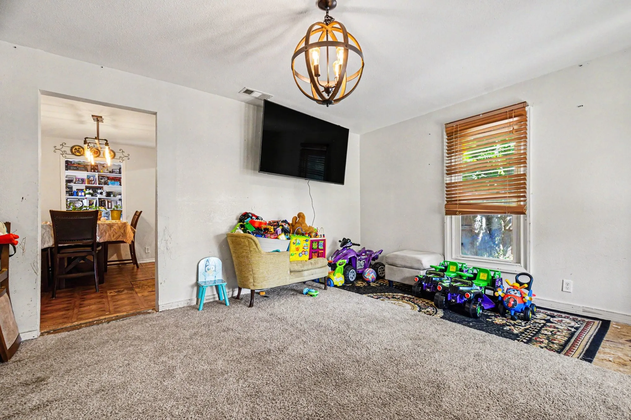 Single Family Residence For Sale in Dallas County , 1001 Hillburn Drive, Dallas, Texas 75217, 4 Bedrooms, 2 Bathrooms, Garage spaces, 1,893 Sqft, built in 1947, Price $225,000, mls#21261453, Real Estate Agent in Dallas, Homes For Sale in Dallas county, Homes For Sale in Dallas, Realtor in Dallas Texas, Real Estate Brokerage Independent Realty Texas, Luminita Cordes Realtor