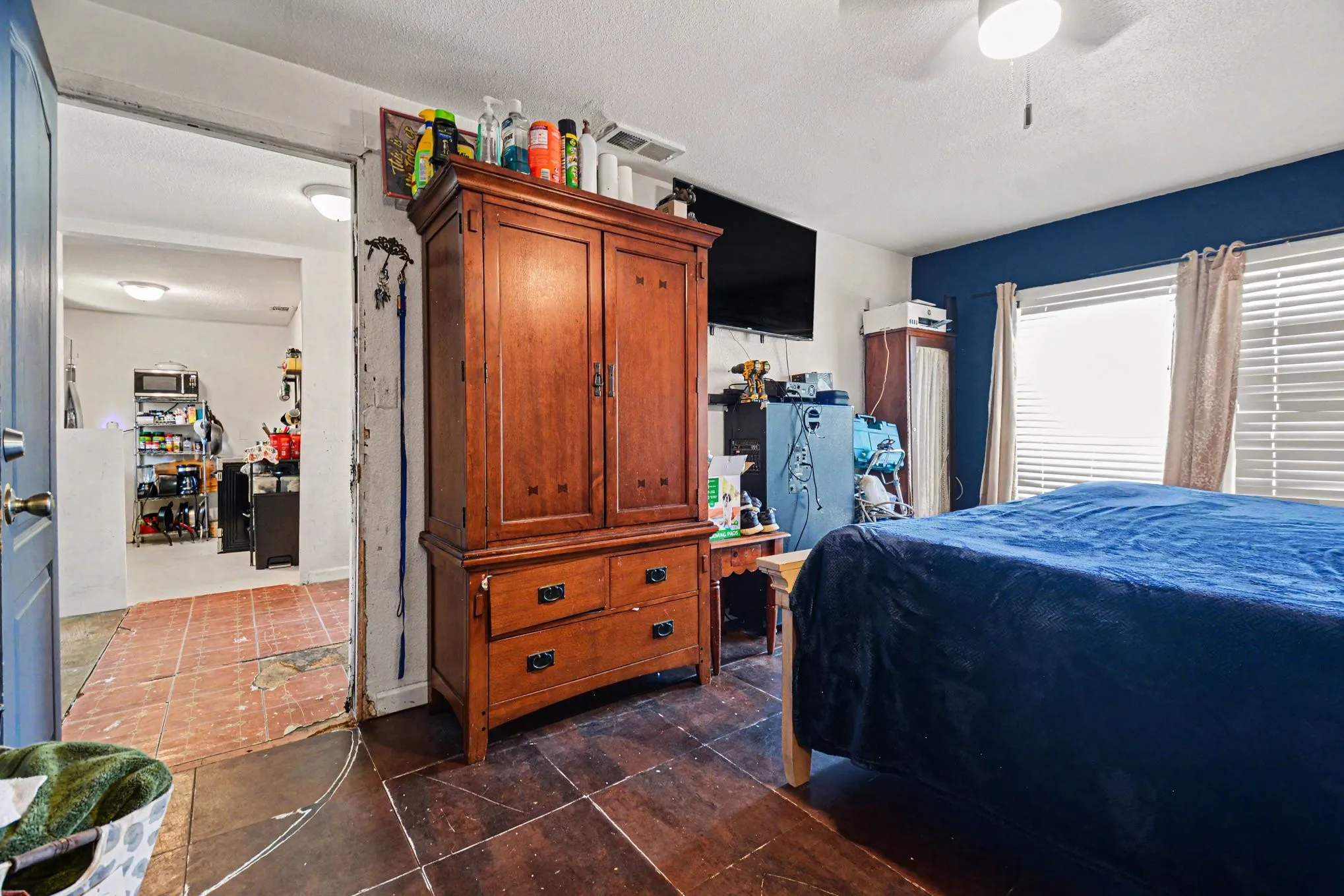 Single Family Residence For Sale in Dallas County , 1001 Hillburn Drive, Dallas, Texas 75217, 4 Bedrooms, 2 Bathrooms, Garage spaces, 1,893 Sqft, built in 1947, Price $225,000, mls#21261453, Real Estate Agent in Dallas, Homes For Sale in Dallas county, Homes For Sale in Dallas, Realtor in Dallas Texas, Real Estate Brokerage Independent Realty Texas, Luminita Cordes Realtor