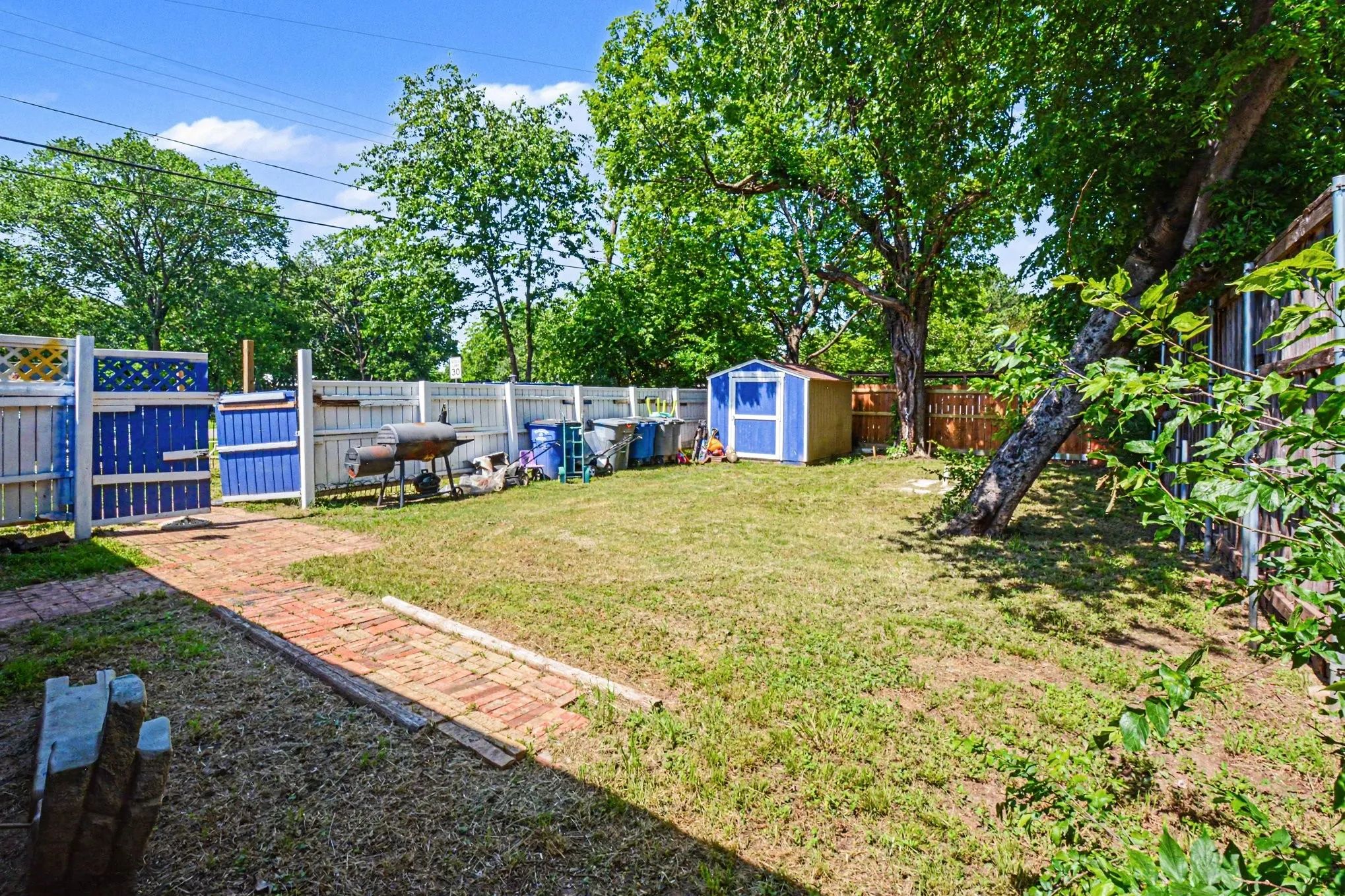 Single Family Residence For Sale in Dallas County , 1001 Hillburn Drive, Dallas, Texas 75217, 4 Bedrooms, 2 Bathrooms, Garage spaces, 1,893 Sqft, built in 1947, Price $225,000, mls#21261453, Real Estate Agent in Dallas, Homes For Sale in Dallas county, Homes For Sale in Dallas, Realtor in Dallas Texas, Real Estate Brokerage Independent Realty Texas, Luminita Cordes Realtor