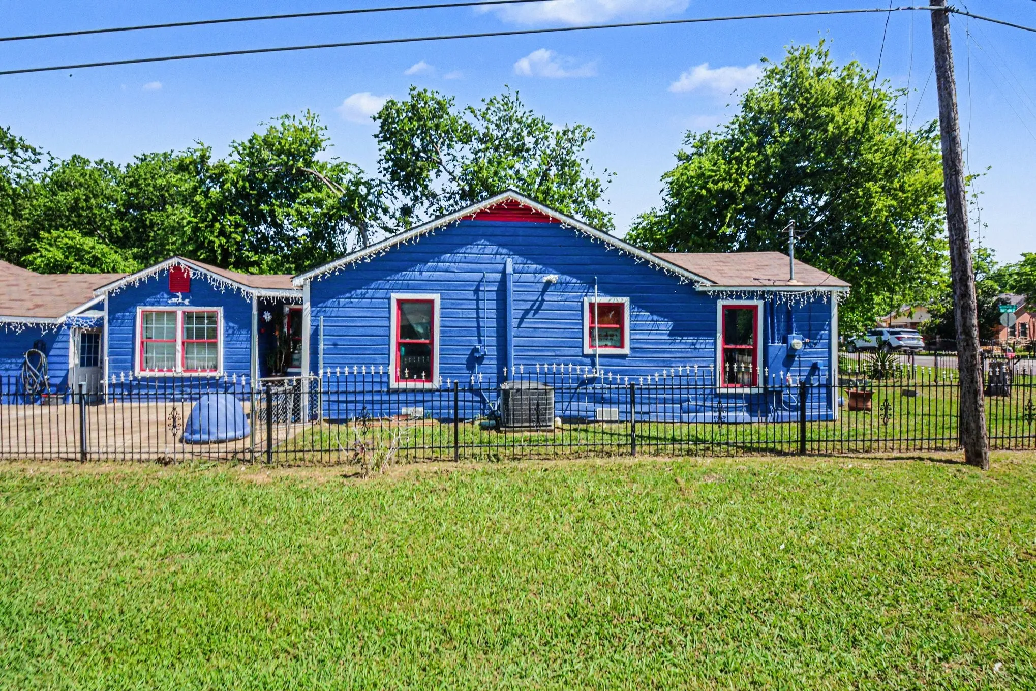 Single Family Residence For Sale in Dallas County , 1001 Hillburn Drive, Dallas, Texas 75217, 4 Bedrooms, 2 Bathrooms, Garage spaces, 1,893 Sqft, built in 1947, Price $225,000, mls#21261453, Real Estate Agent in Dallas, Homes For Sale in Dallas county, Homes For Sale in Dallas, Realtor in Dallas Texas, Real Estate Brokerage Independent Realty Texas, Luminita Cordes Realtor
