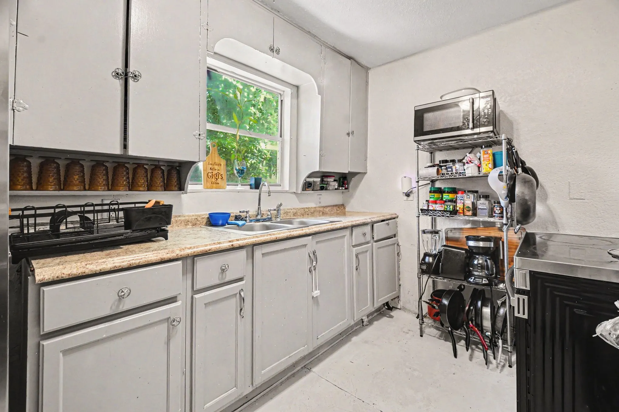 Single Family Residence For Sale in Dallas County , 1001 Hillburn Drive, Dallas, Texas 75217, 4 Bedrooms, 2 Bathrooms, Garage spaces, 1,893 Sqft, built in 1947, Price $225,000, mls#21261453, Real Estate Agent in Dallas, Homes For Sale in Dallas county, Homes For Sale in Dallas, Realtor in Dallas Texas, Real Estate Brokerage Independent Realty Texas, Luminita Cordes Realtor
