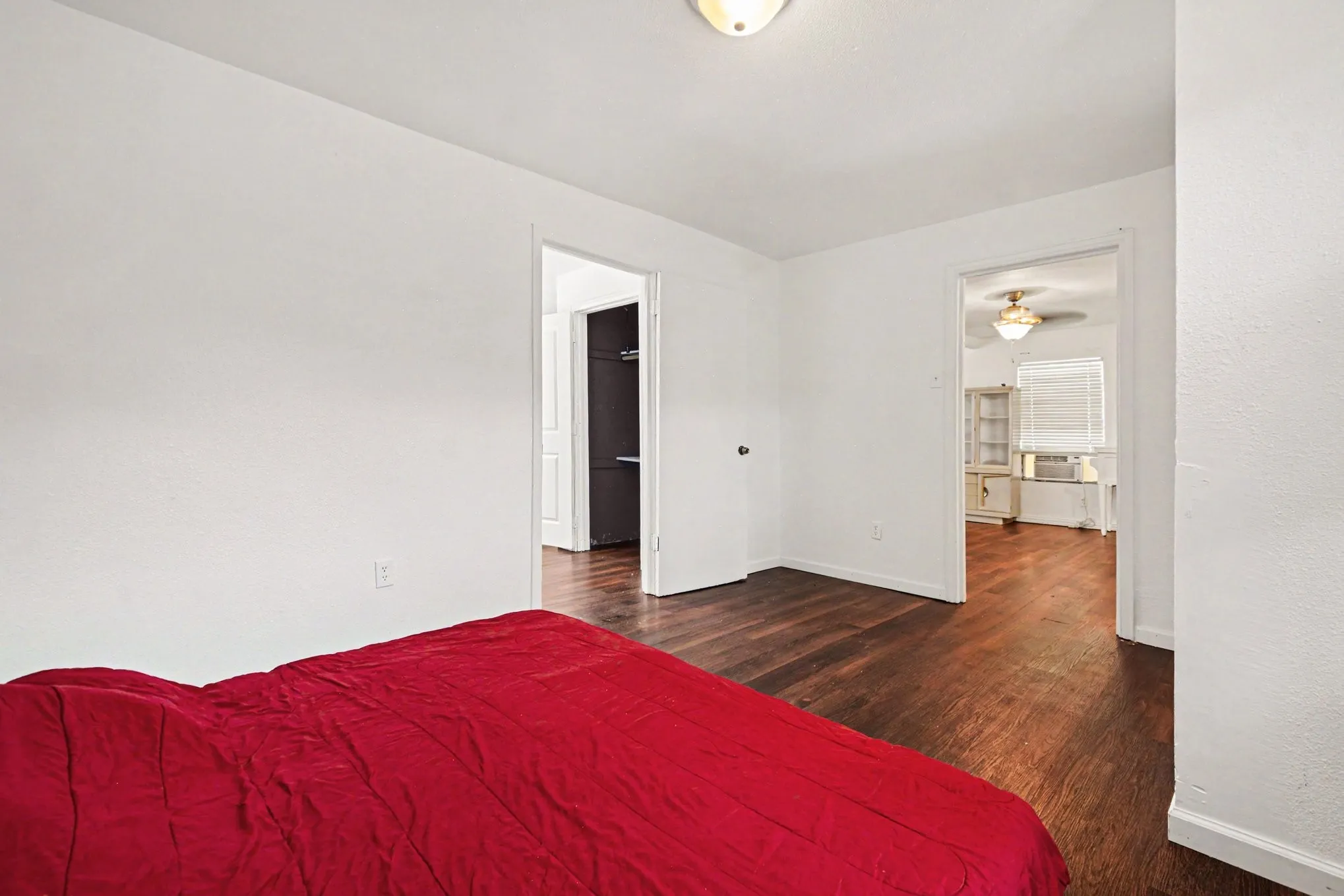 Single Family Residence For Sale in Dallas County , 1001 Hillburn Drive, Dallas, Texas 75217, 4 Bedrooms, 2 Bathrooms, Garage spaces, 1,893 Sqft, built in 1947, Price $225,000, mls#21261453, Real Estate Agent in Dallas, Homes For Sale in Dallas county, Homes For Sale in Dallas, Realtor in Dallas Texas, Real Estate Brokerage Independent Realty Texas, Luminita Cordes Realtor